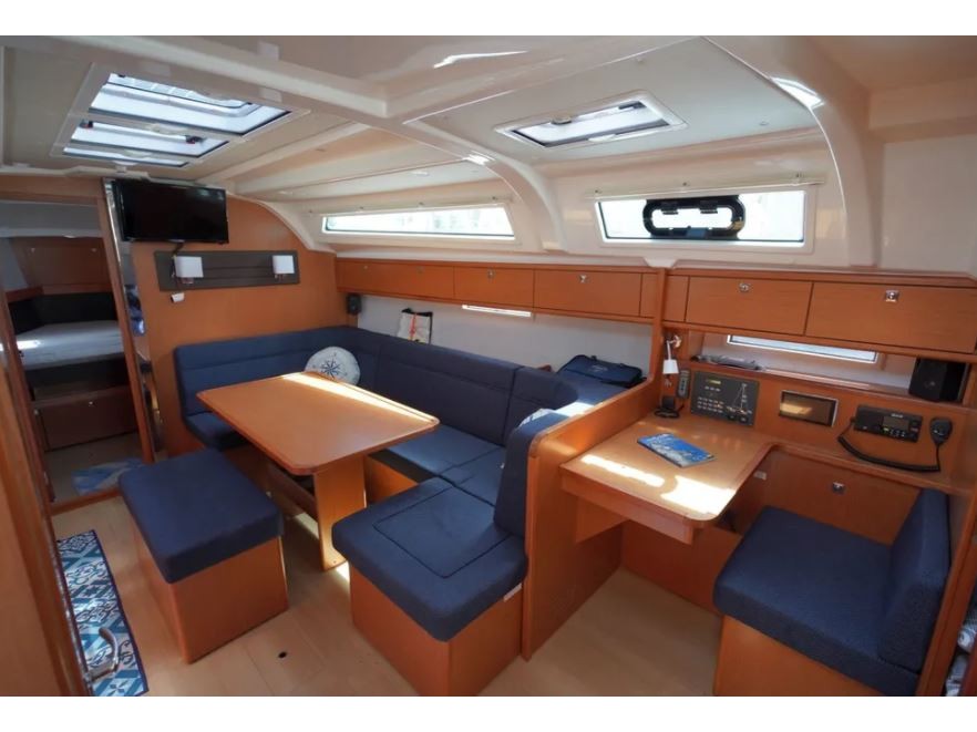Photo #11 - Bavaria 41 Cruiser (Carlotta) in Vibo Marina - 12954
