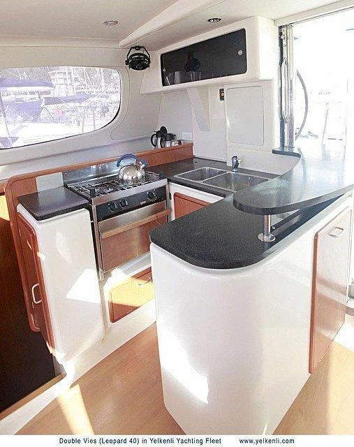 Leopard 40 (Double Vies) Galley - 13