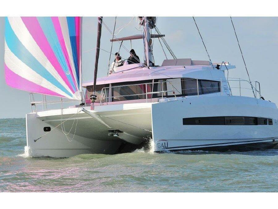 Photo #1 - Bali 4.1 (Double Six) en Marina - 8170