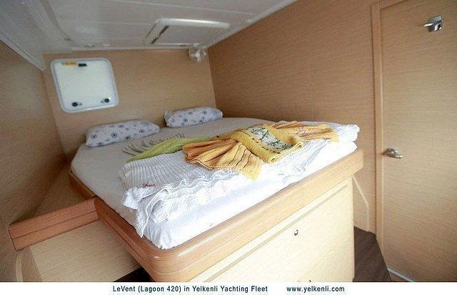Lagoon 420 (LeVent) Starboard Front Cabin - 43