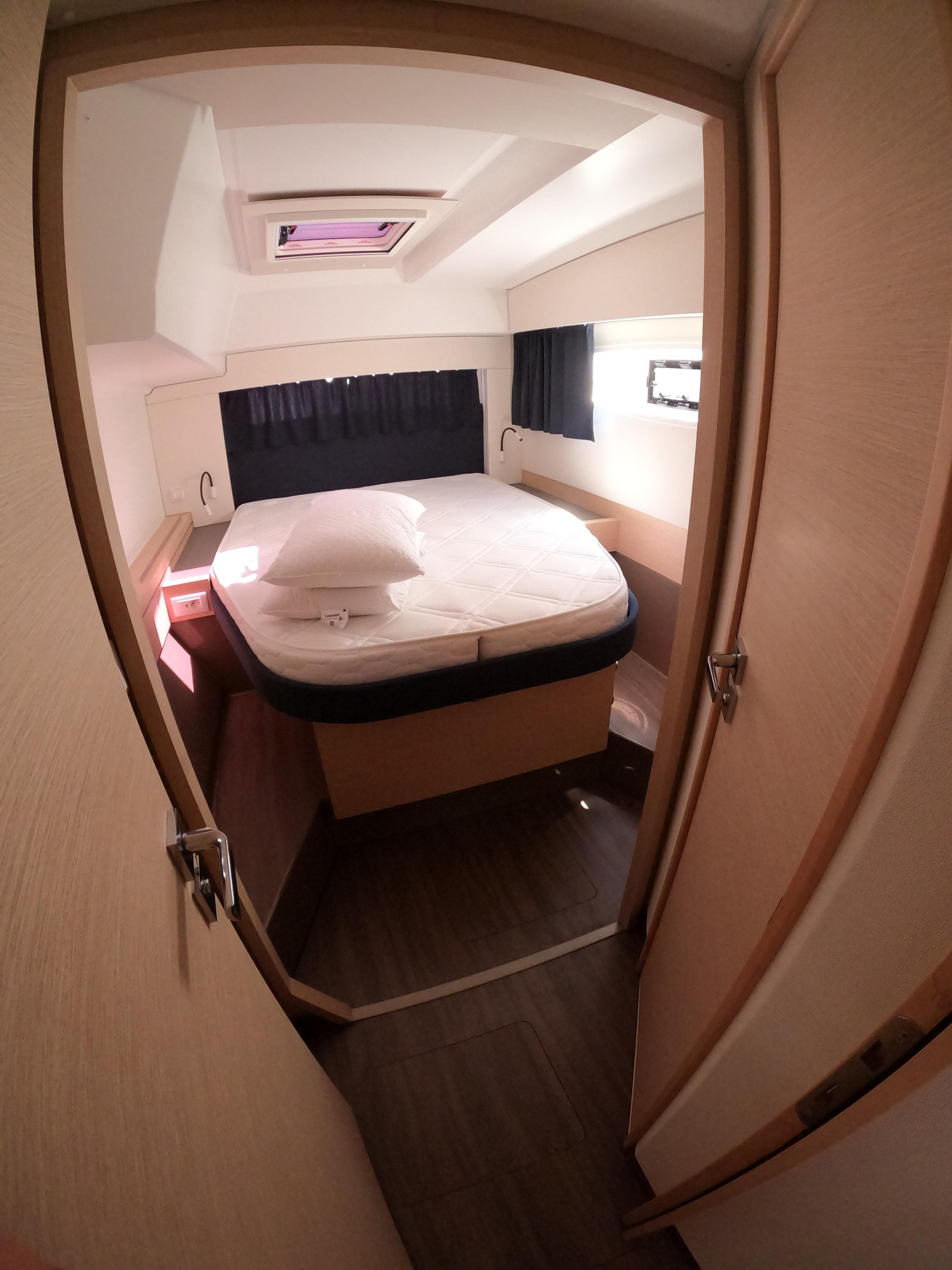 Photo #41 - Fountaine Pajot Astréa 42 (Wm-Ac in dinette-Gen-Sol.Pan) (Astrea) in Castellamare del Golfo - 12855