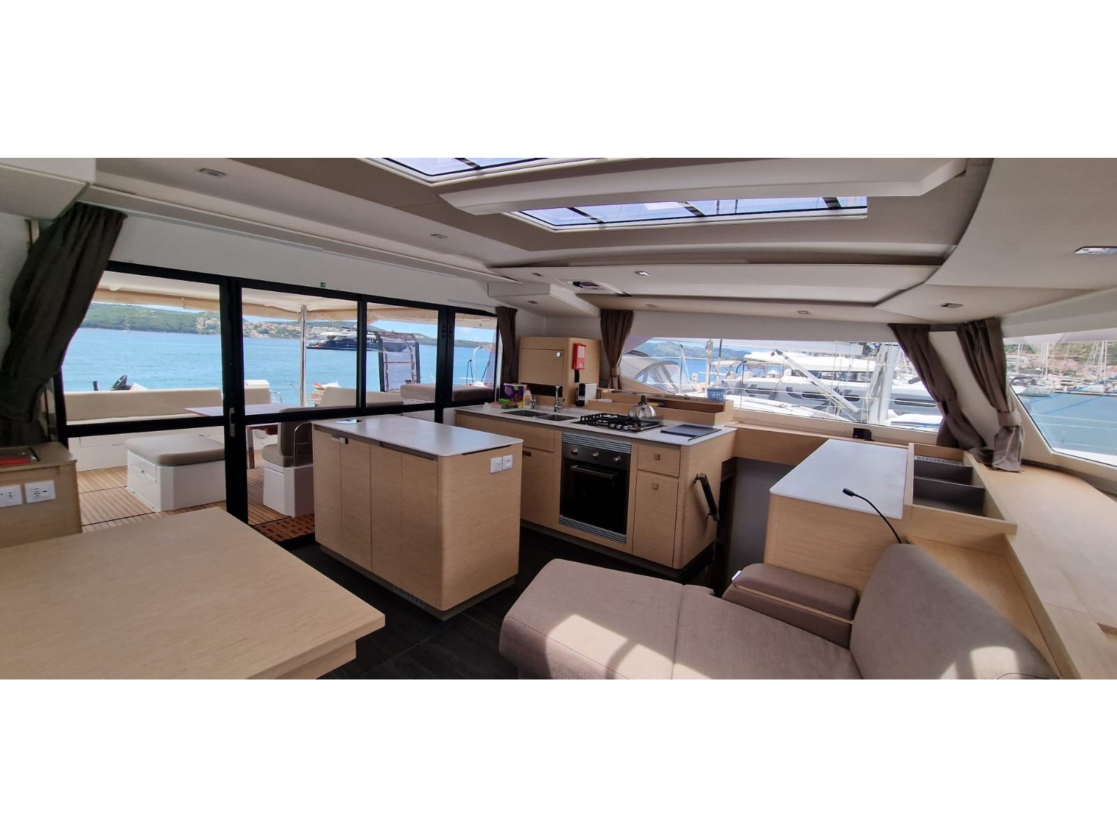 Photo #4 - Aura 51 - (5D+2 skippers' cabin) (ODYSSEUS) in Trogir - 9590