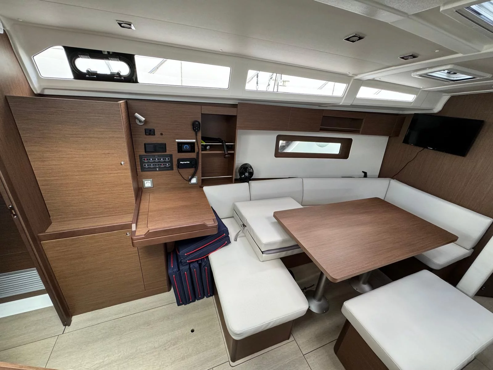 Oceanis 37.1 (Felice)  - 11