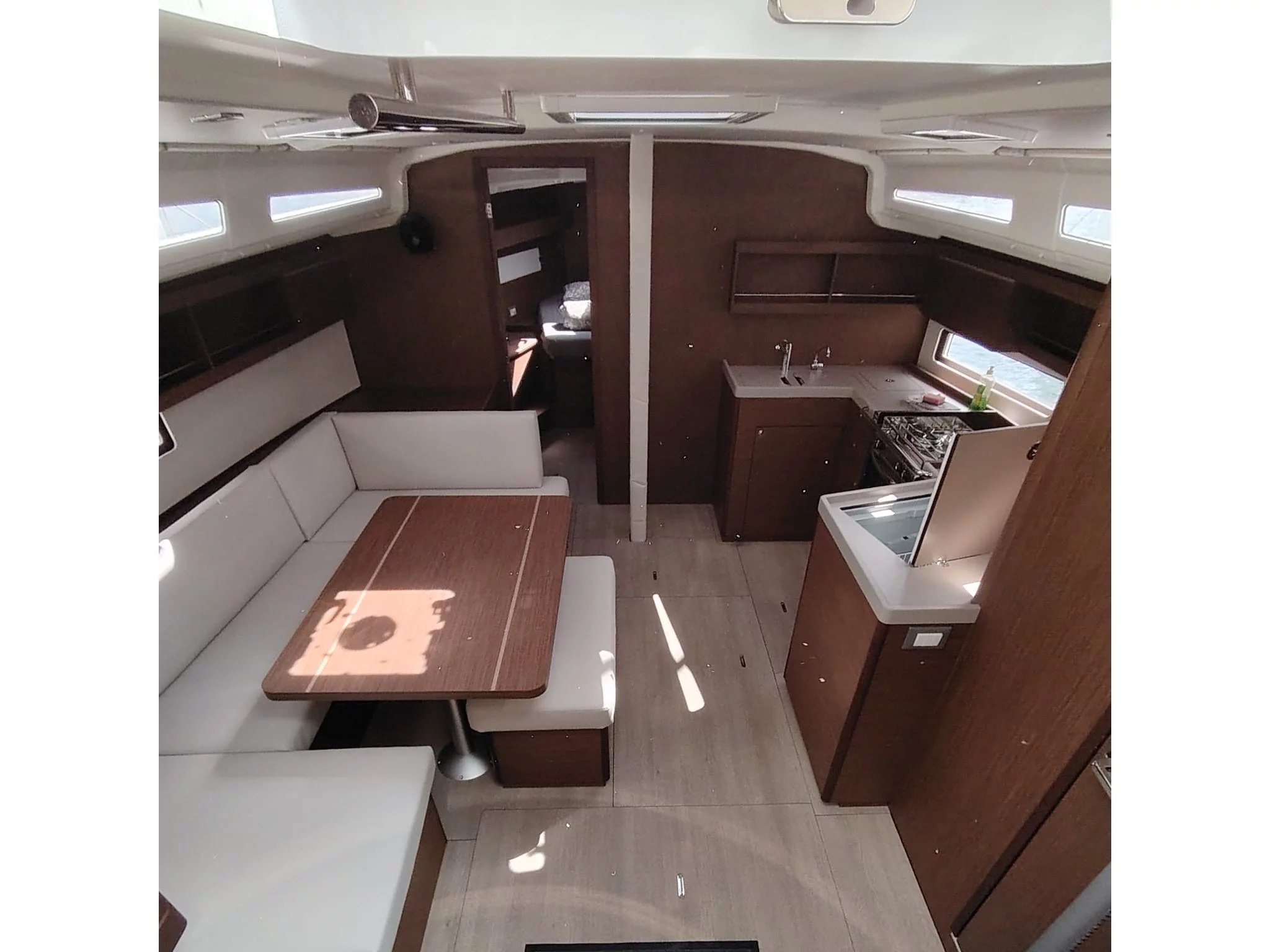 Oceanis 40.1 (Hannah) Interior image - 4