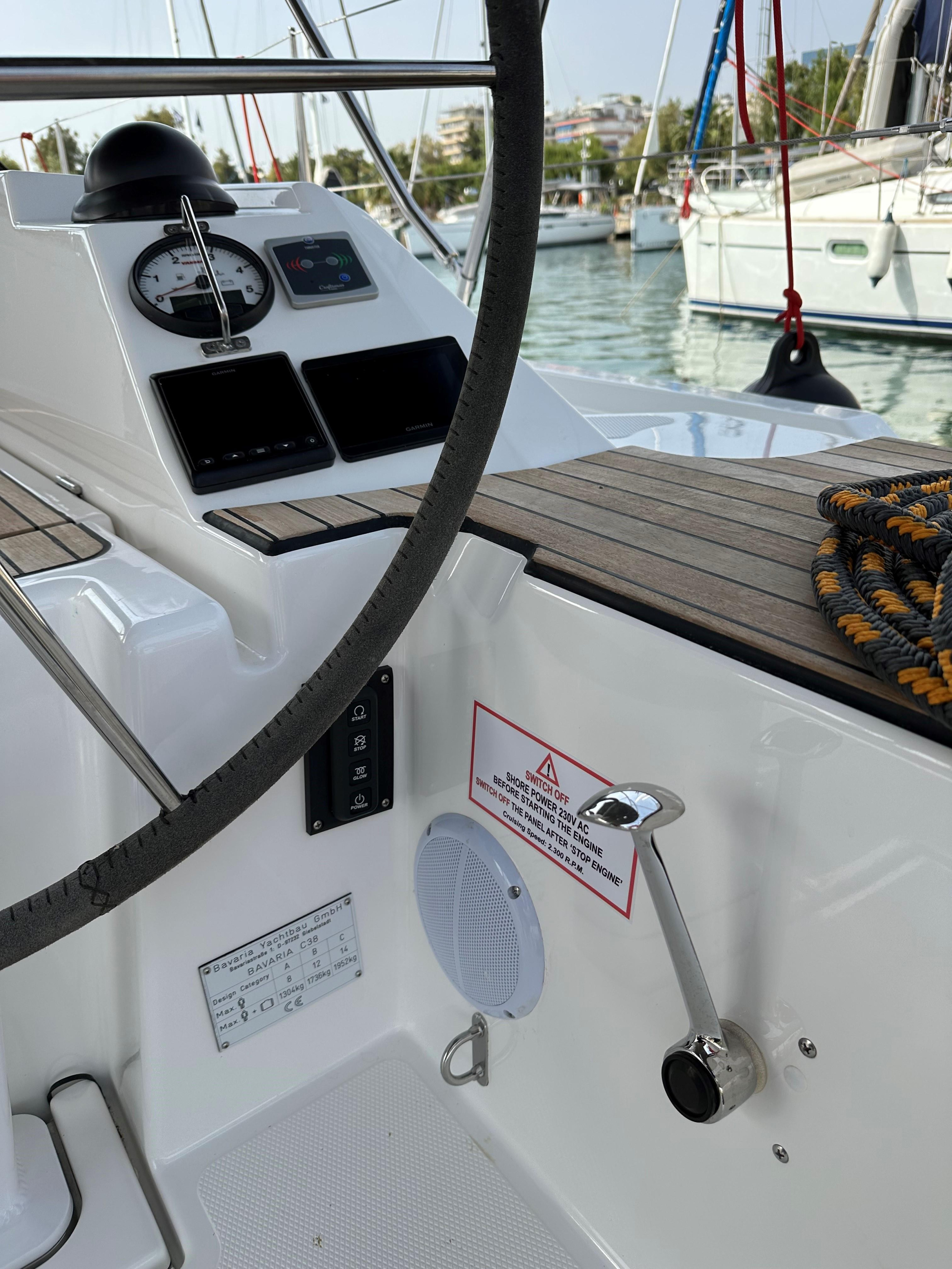 Photo #8 - Bavaria C38 (S/Y Sienna) en Atenas - 10071
