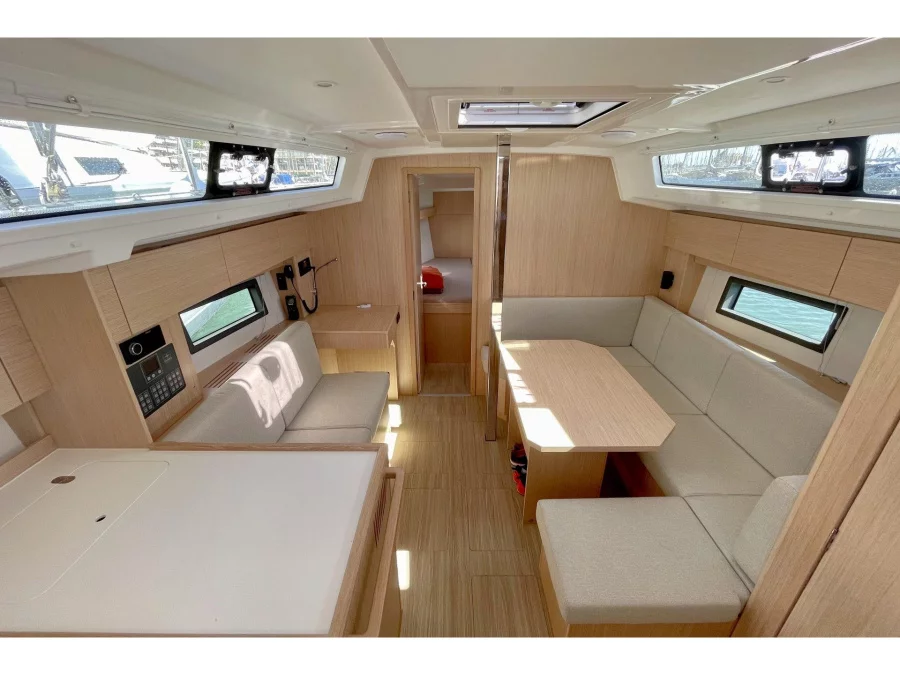 Bavaria C38 (Levante) Interior image - 6