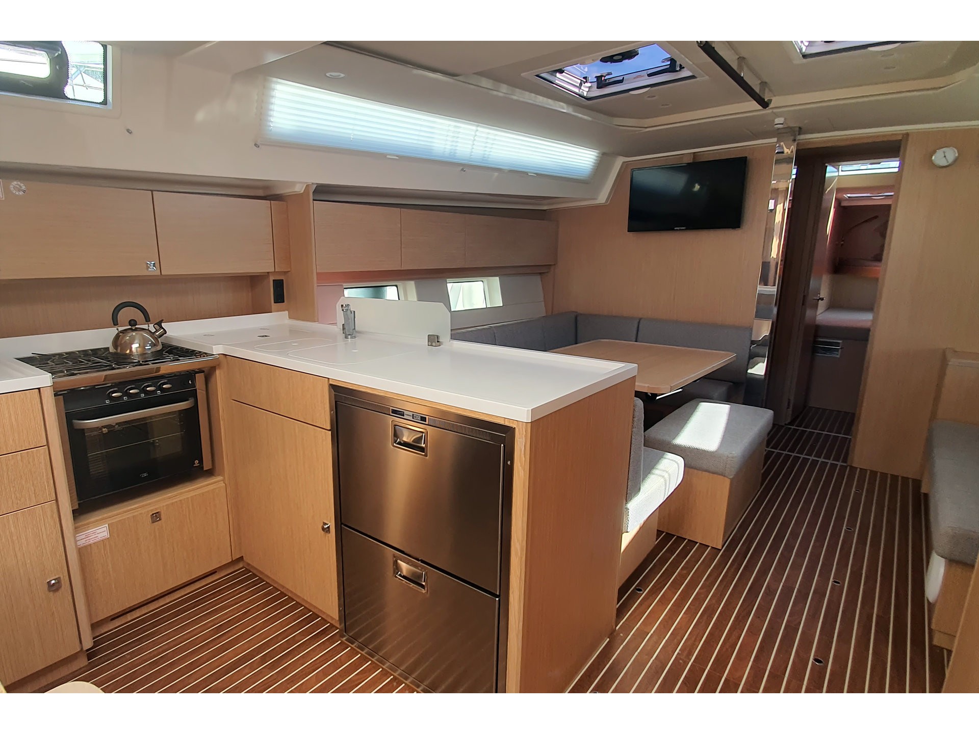 Photo #7 - Bavaria C45 (Whisper) in Palma - 10911
