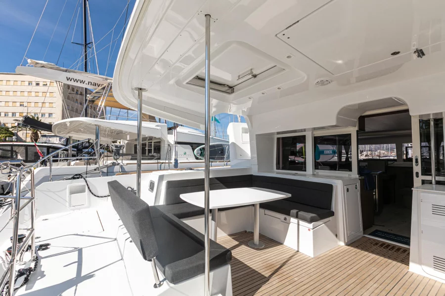 Lagoon 450 F (2019) equipped with generator, A/C ( (WIDE DREAM)  - 12
