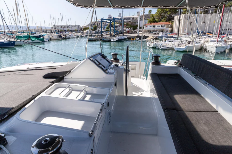 Lagoon 450 F (2018) equipped with generator, A/C ( (MALA MARE)  - 11