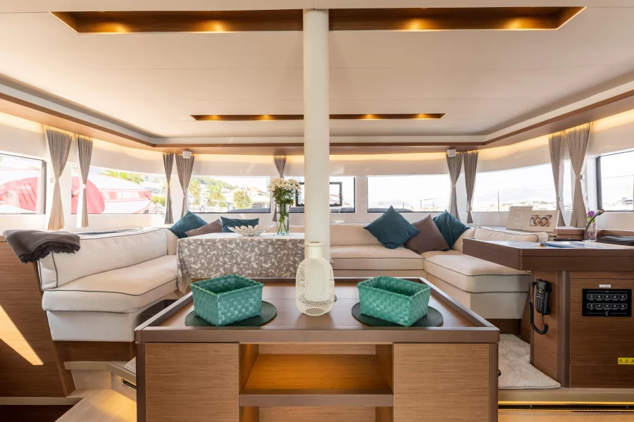 Lagoon 50 LUX (2020) equipped with airconditioning (PRINCESS KISS)  - 13