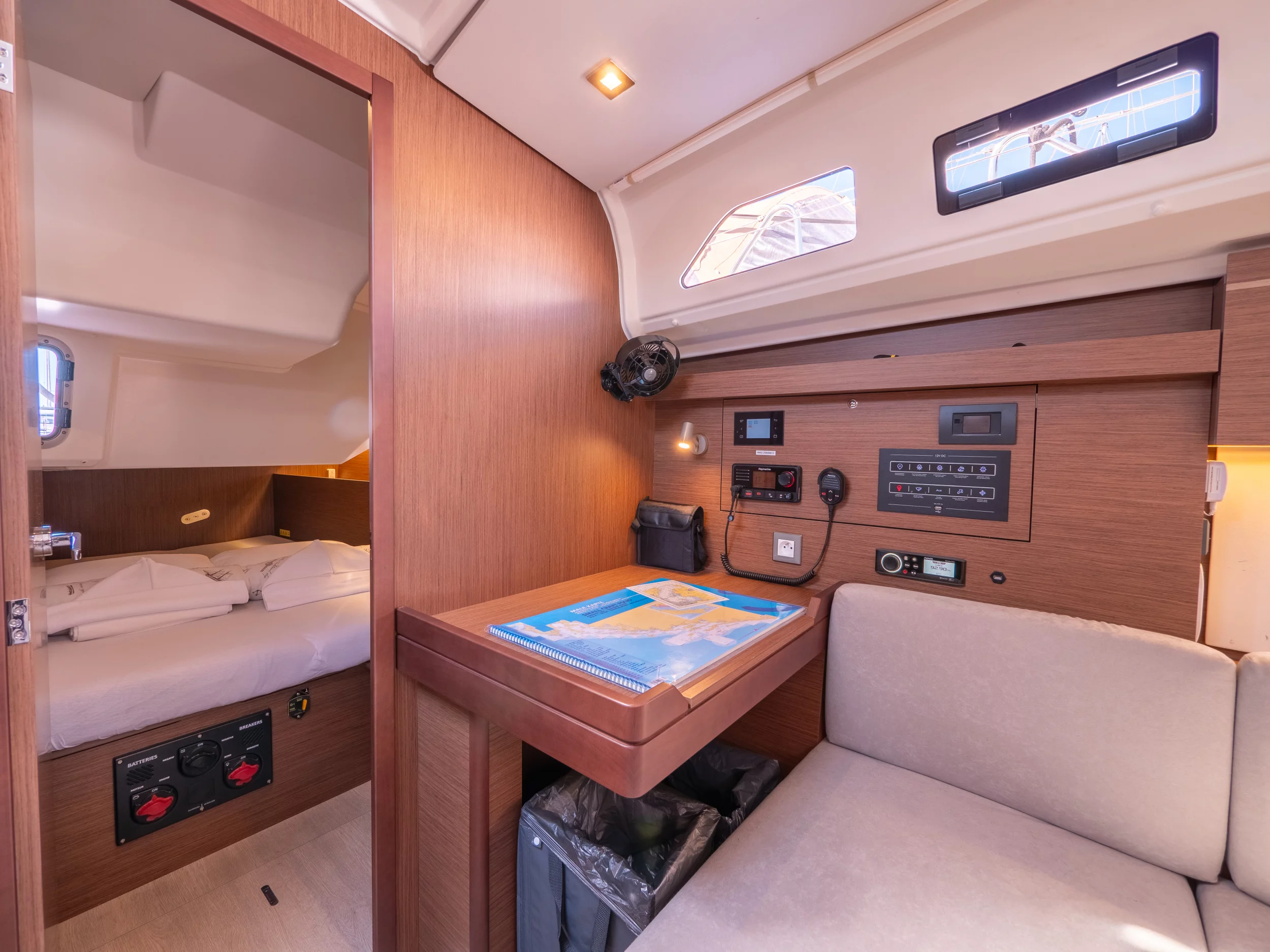 Oceanis 40.1 (MAMMA MIA)  - 32