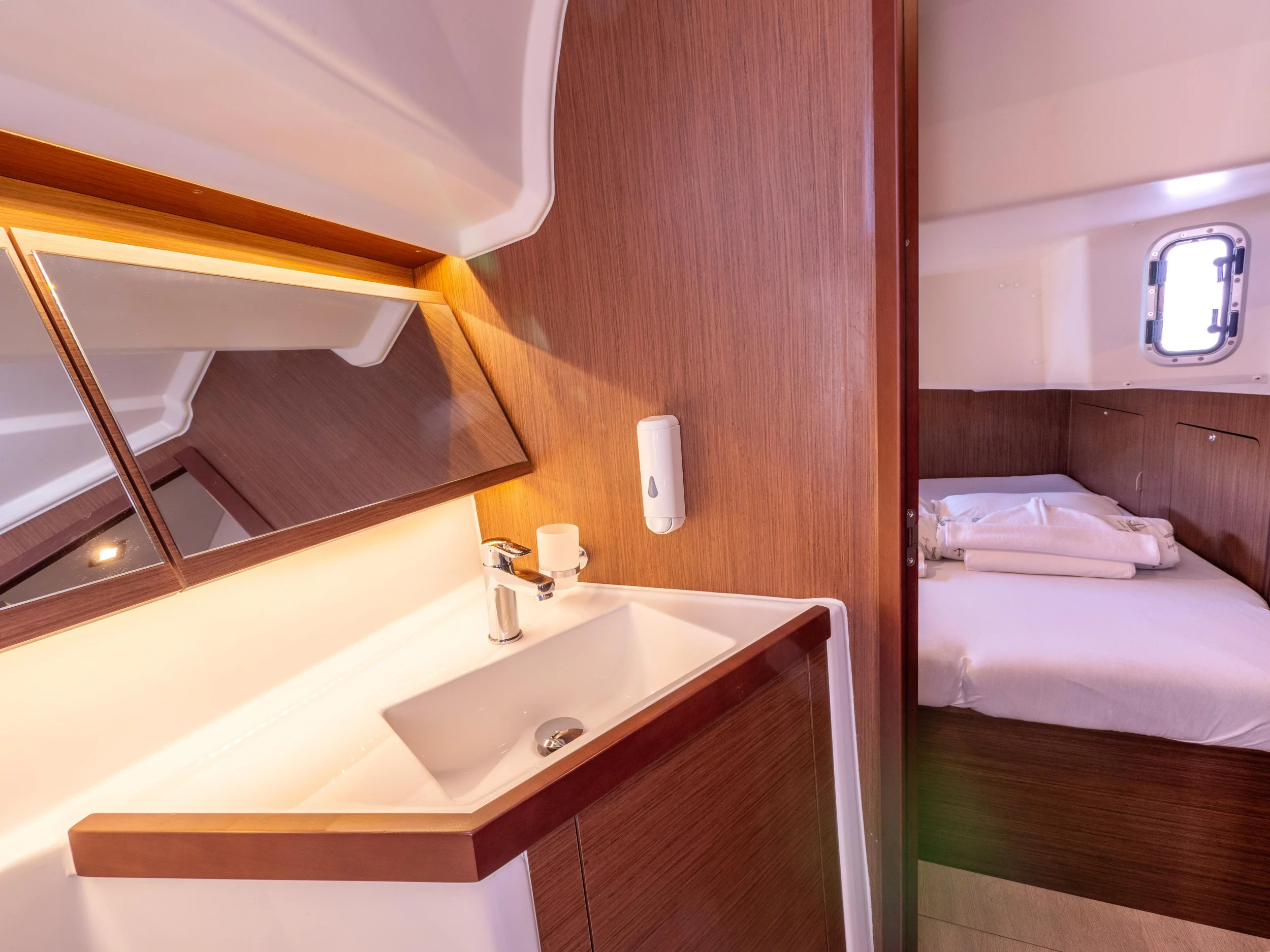 Oceanis 40.1 (MAMMA MIA)  - 5