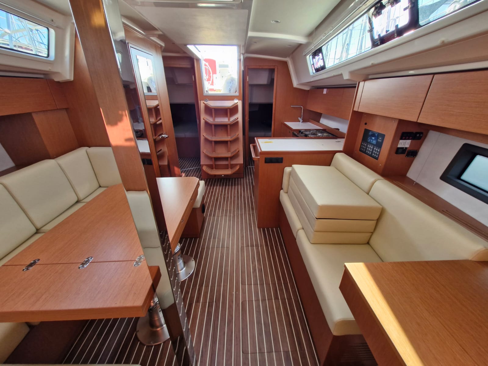 Photo #13 - Bavaria C38 (Williams) in Pula - 11101