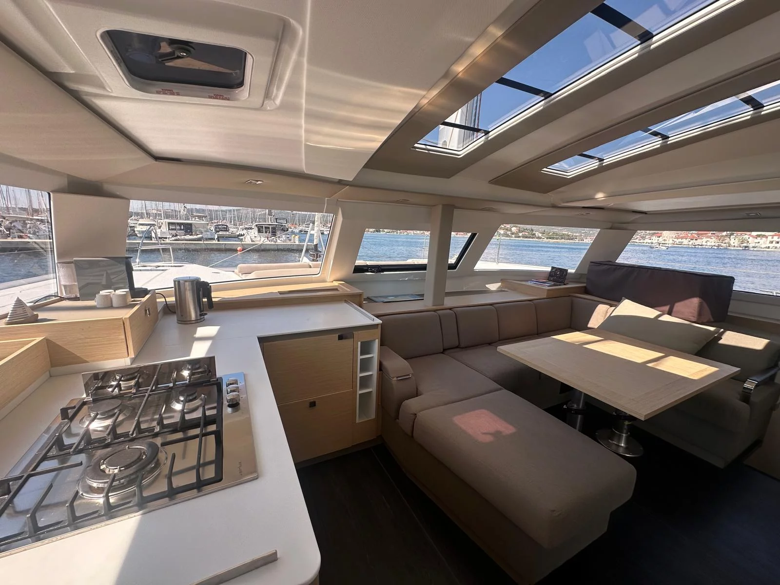 Elba 45 Protea (Protea) Interior image - 3