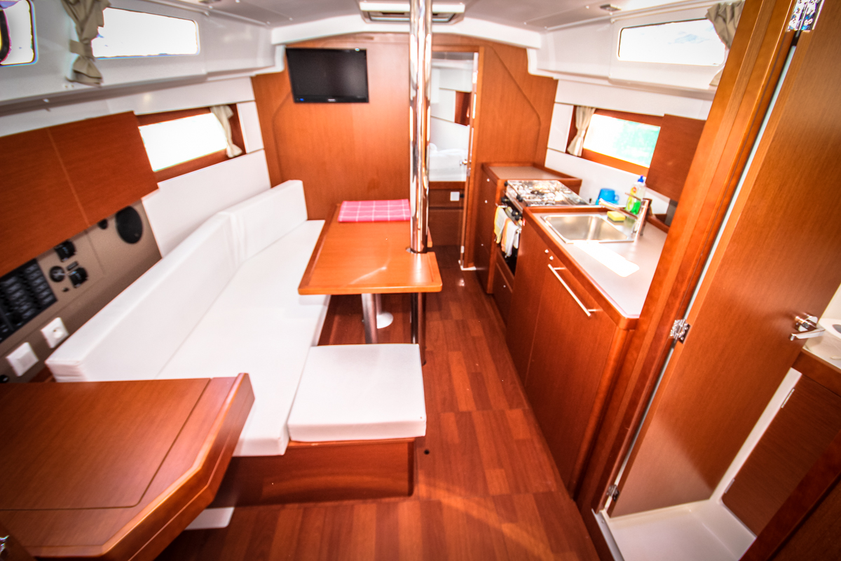 Photo #7 - Oceanis 35 (MALA LUNA) in Pomer - 7742