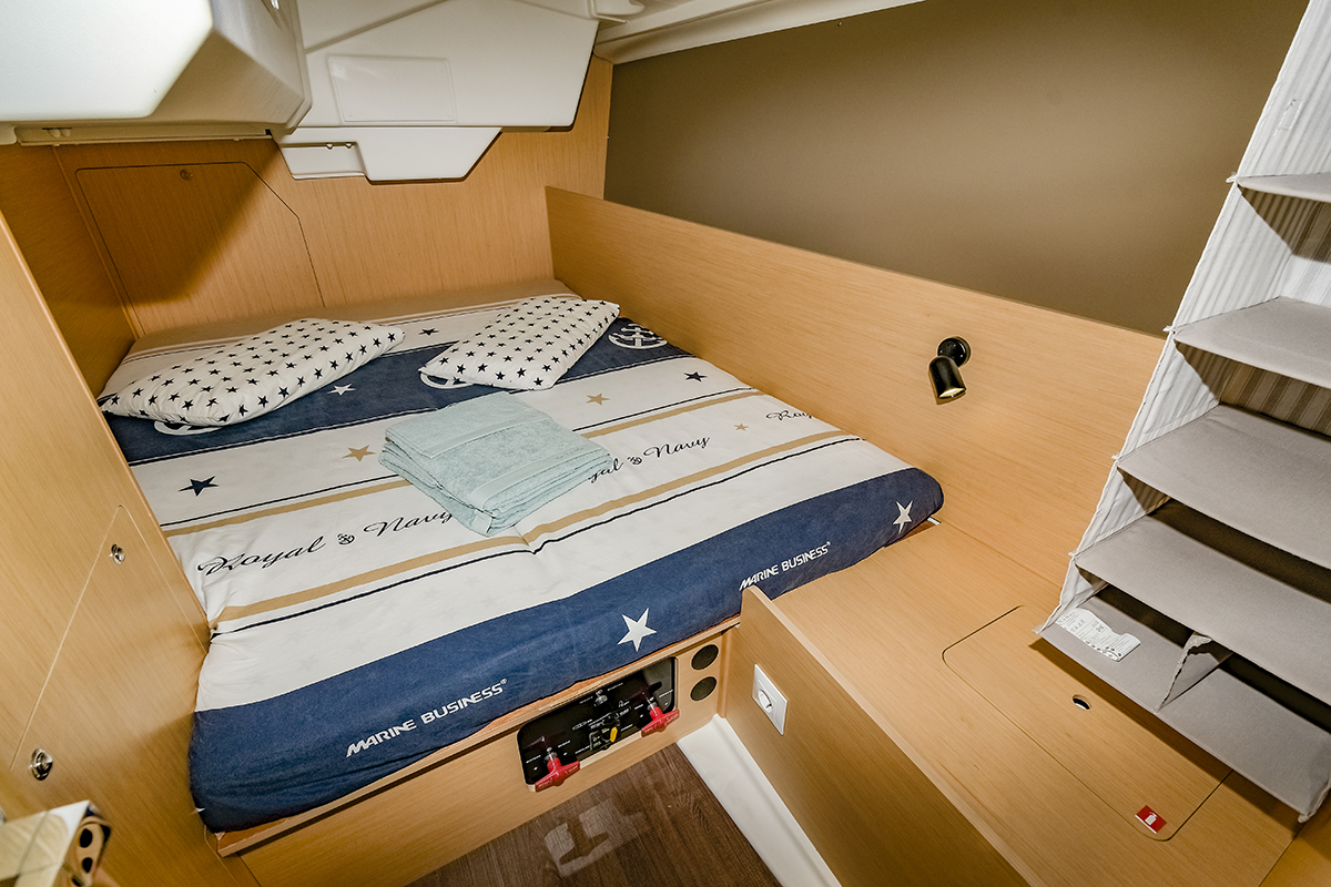 Photo #8 - Oceanis 38 (Lisis) in Barсelona - 10306