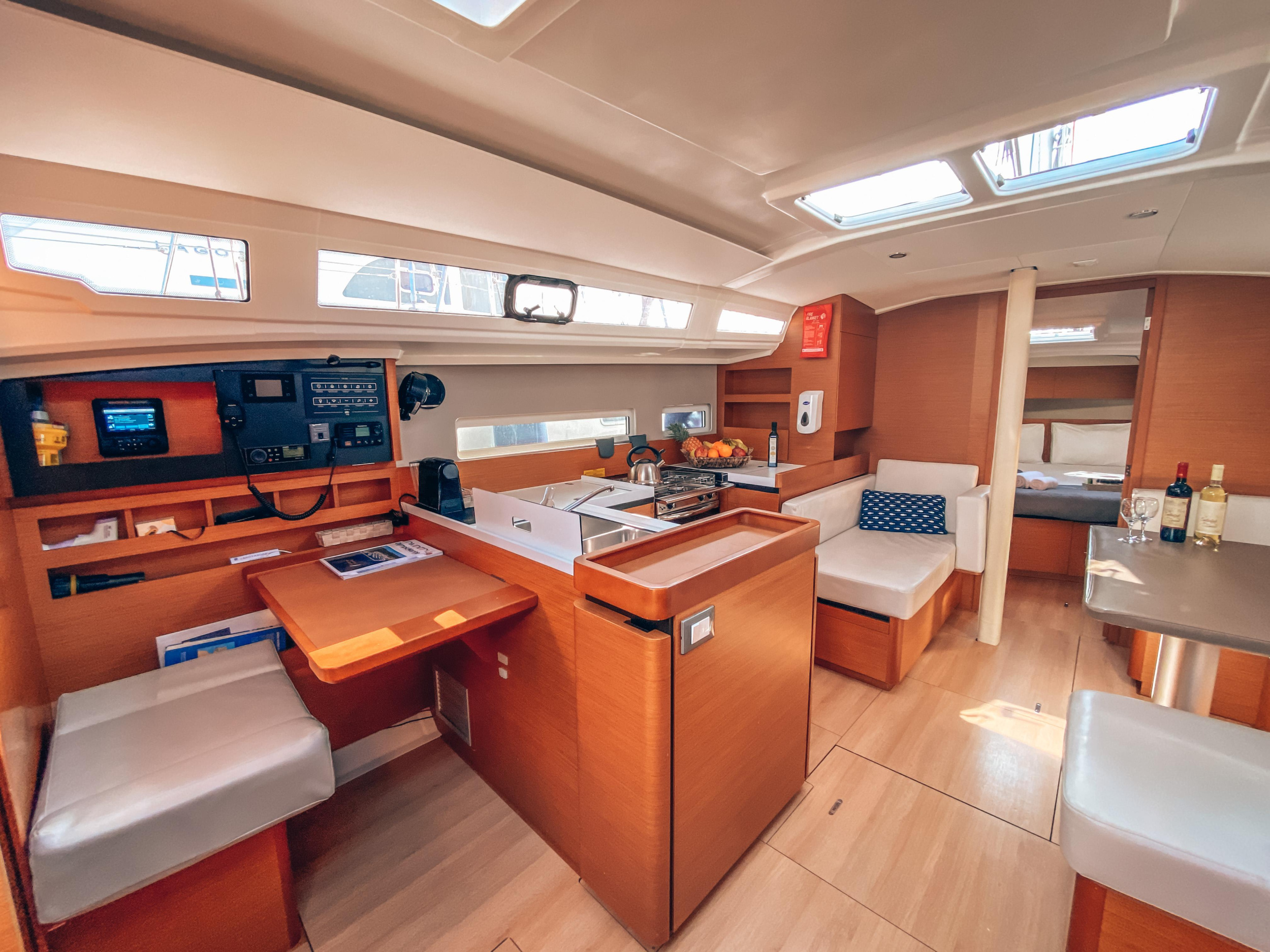 Photo #14 - Sun Odyssey 410 (Aquaholic) in Atene - 8183