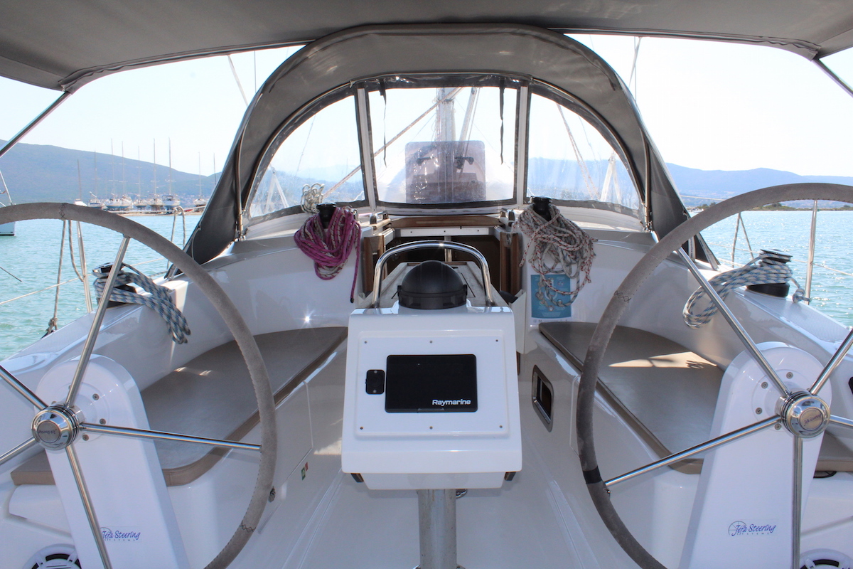 Photo #9 - Bavaria 34 Cruiser (Why Not 15) en Lefkada - 10459
