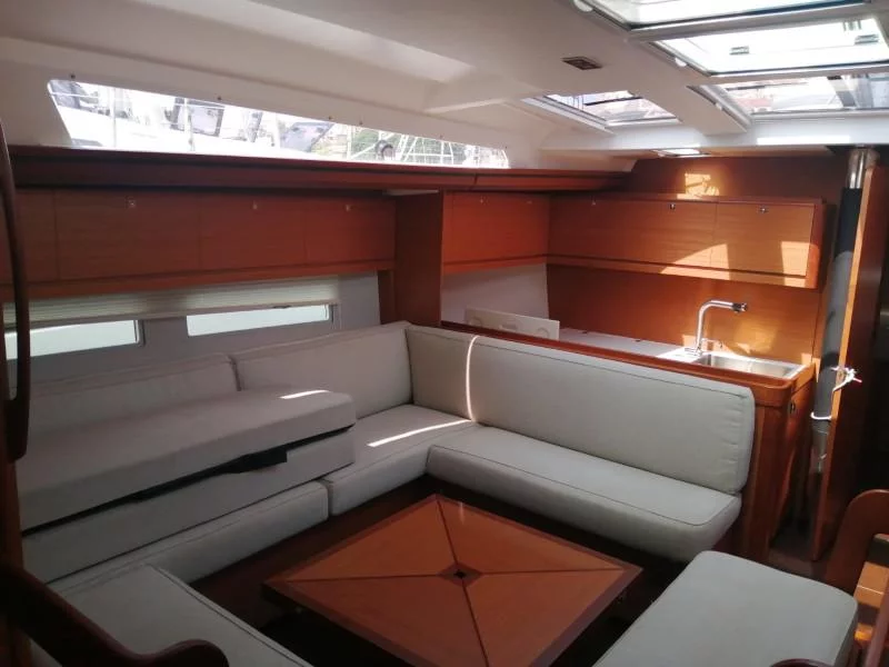 Dufour 520 Grand Large (Moscow Mule) Interior image - 1