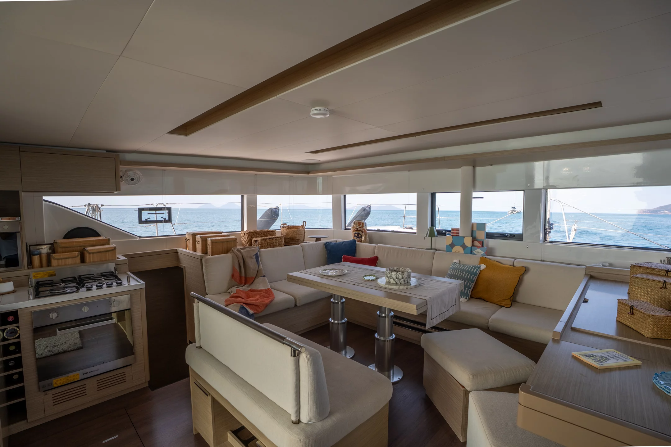 Lagoon 51 (SAILUXE - Paco) Dinette - 11