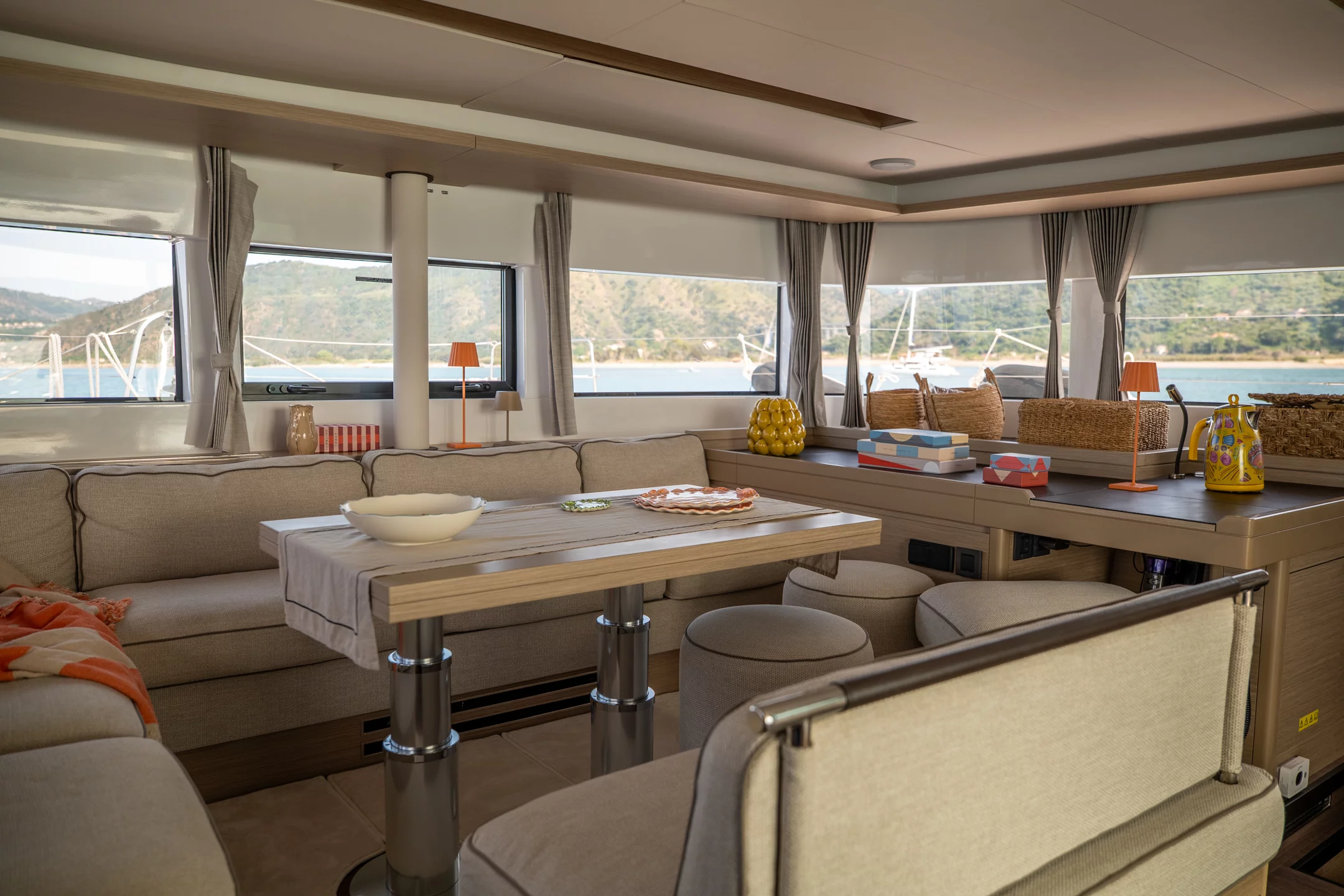 Lagoon 51 - 4cab (SAILUXE - Clementina) Dinette - 4