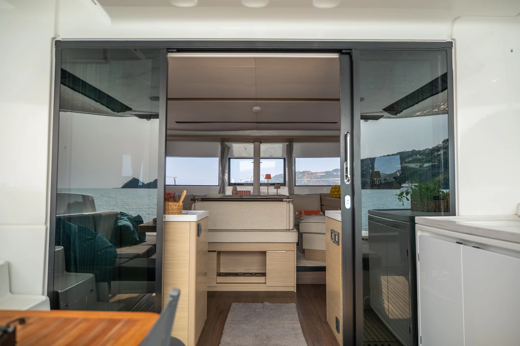 Lagoon 51 - 4cab (SAILUXE - Clementina) Dinette  - 2