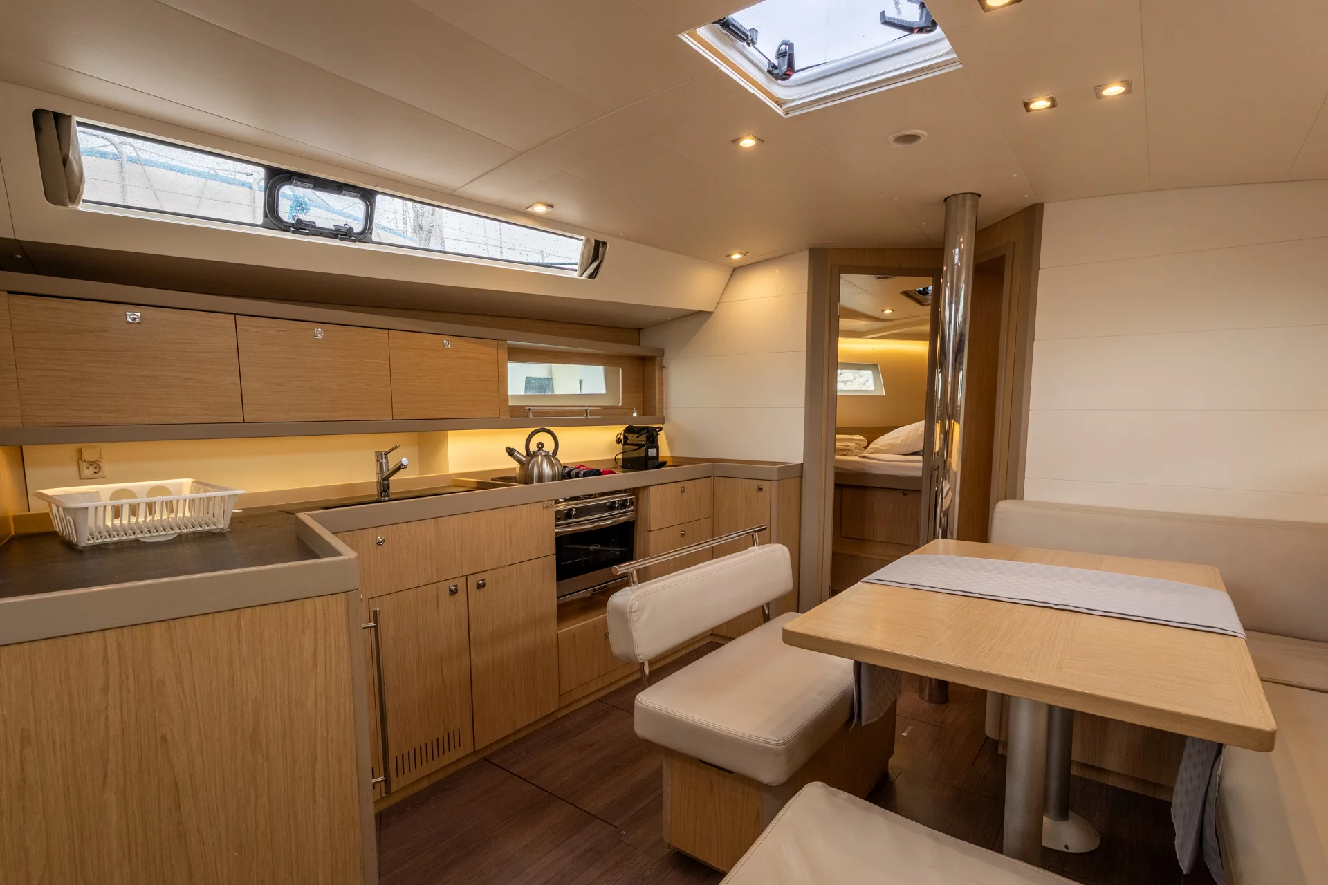 Oceanis 45 (Asteria - Standard line) Dinette - 6