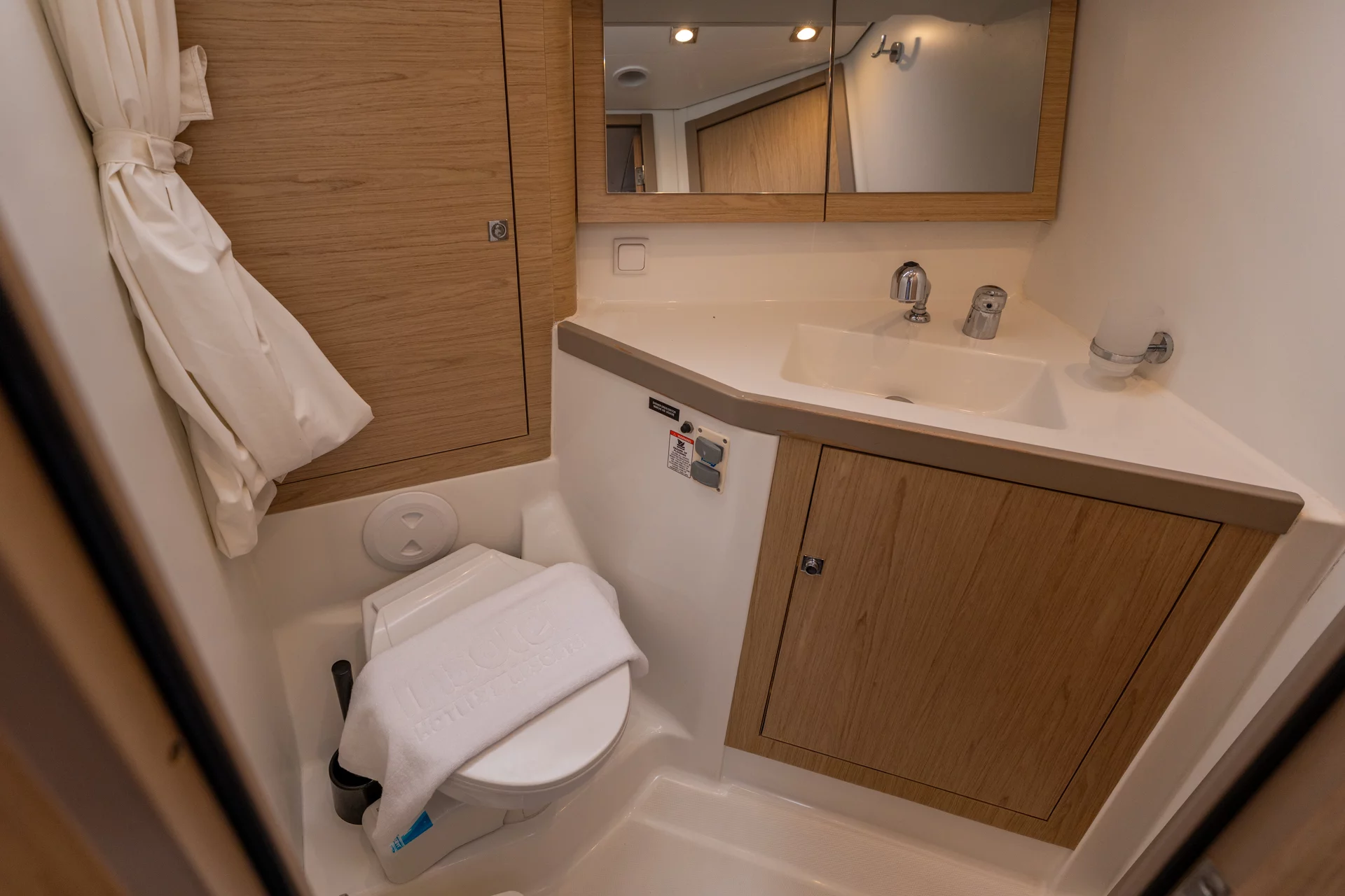 Oceanis 45 (Asteria - Standard line) Toilet - 18