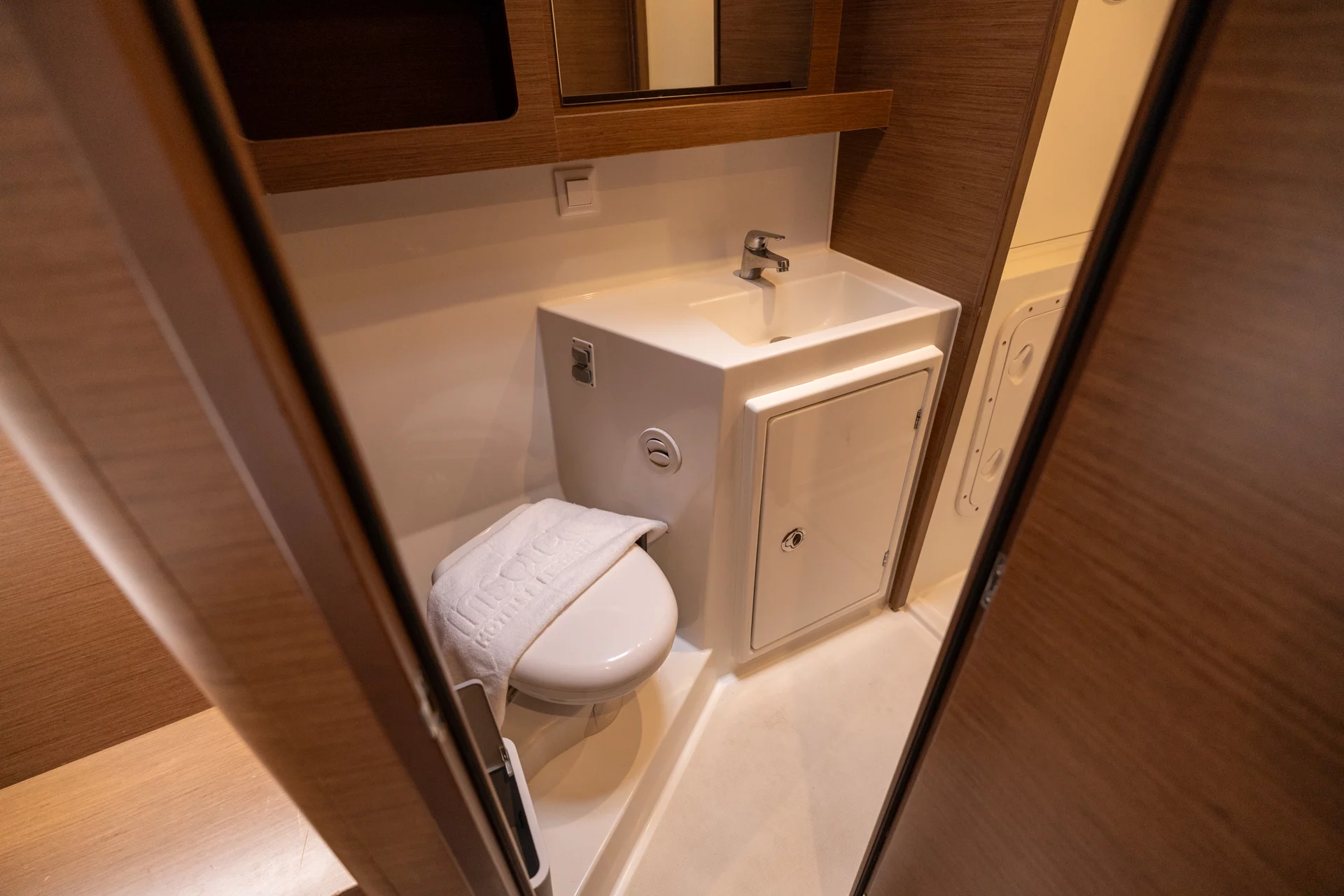 Lagoon 42 (Cappero - Standard line) Toilet - 23