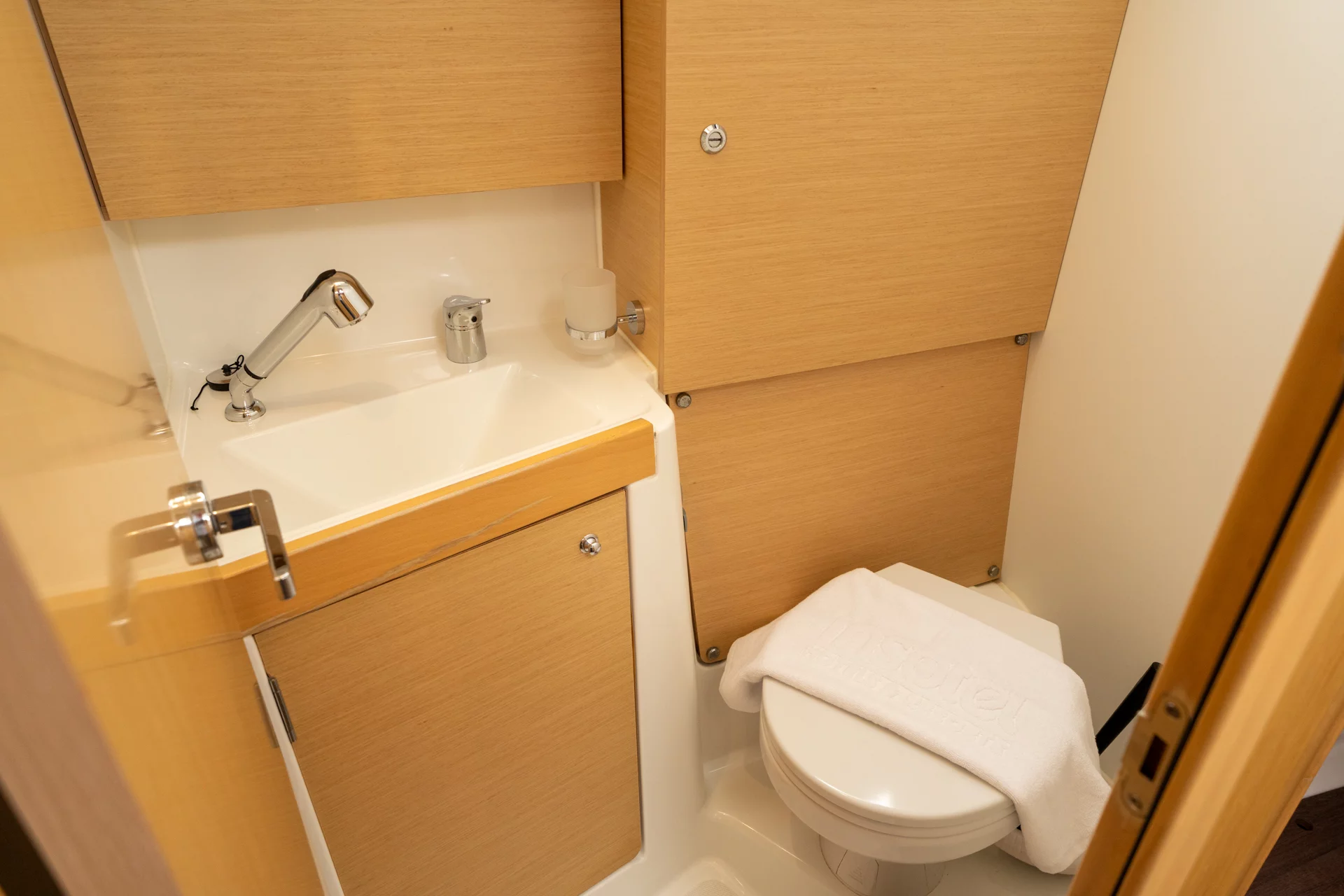 Oceanis 38.1 (Era - Standard line) Toilet - 3