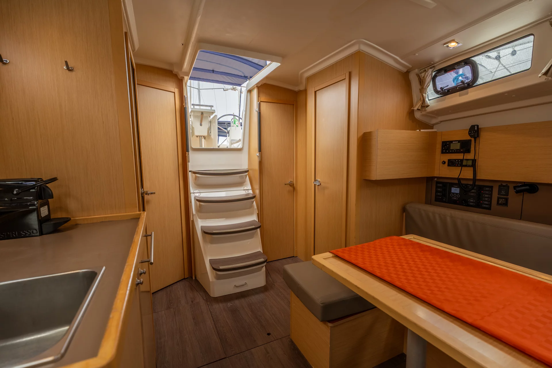 Oceanis 38.1 (Era - Standard line) Dinette - 11