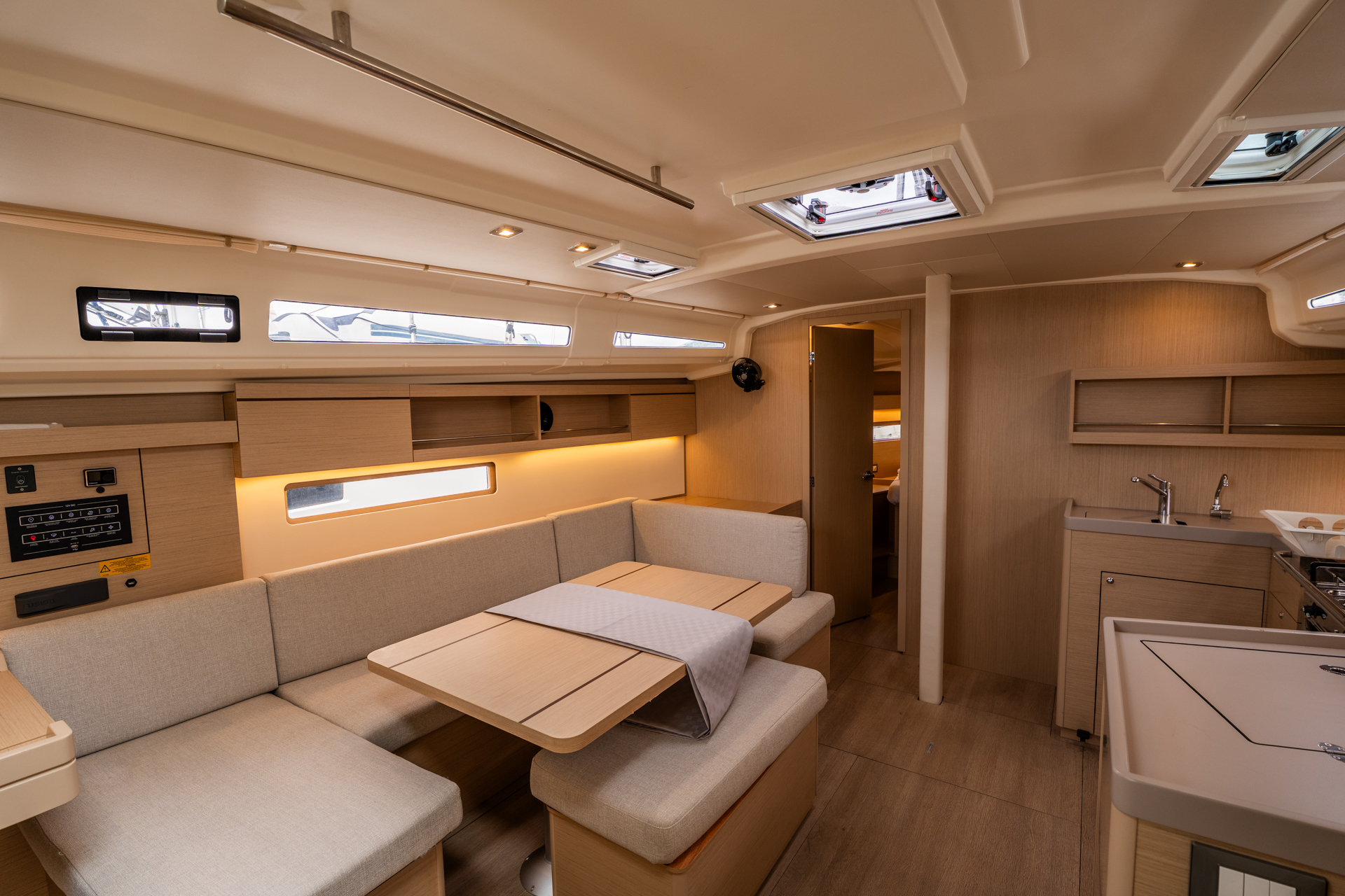 Photo #4 - Oceanis 40.1 (Lyra - Comfort line) in Salerno - 9266