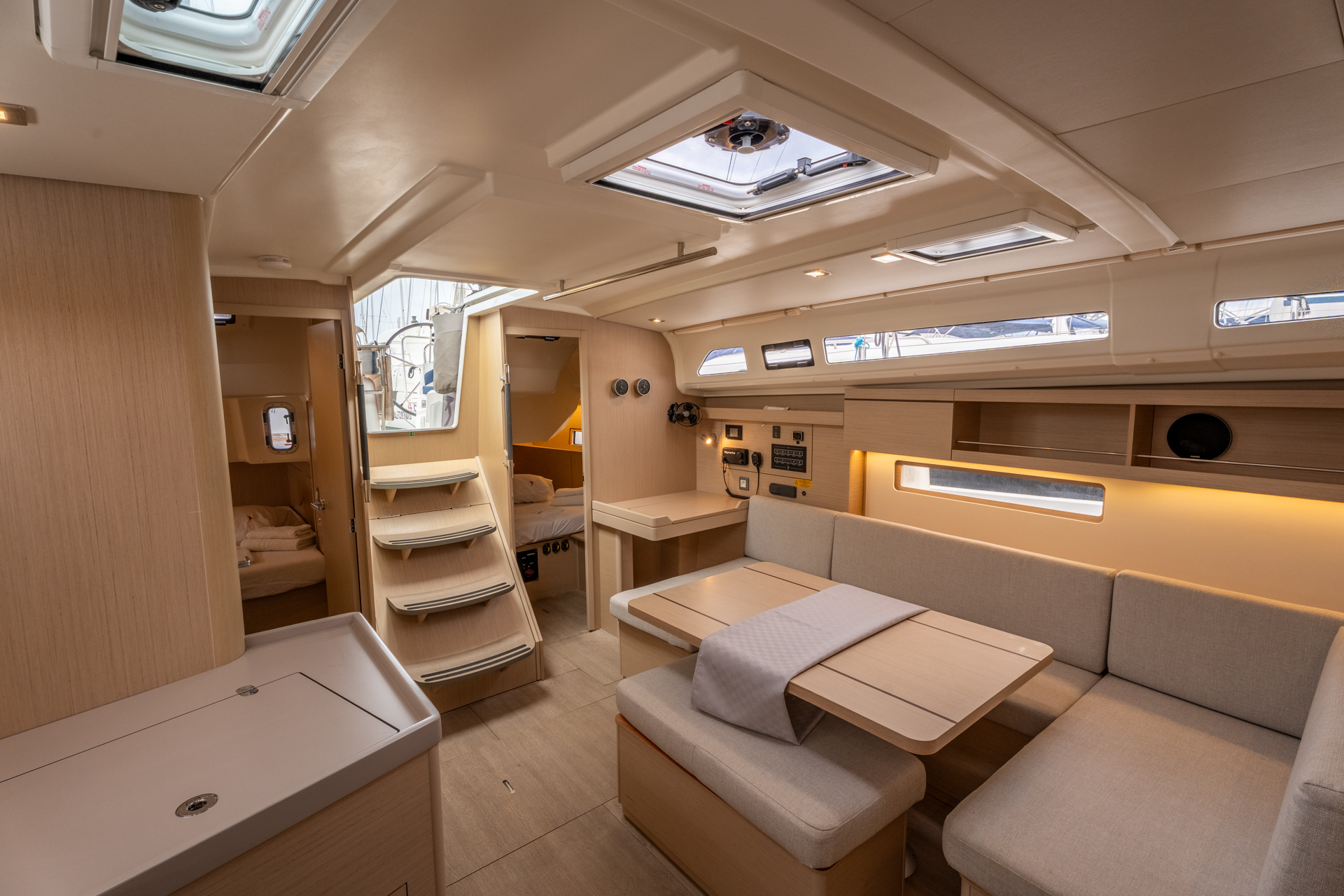 Photo #11 - Oceanis 40.1 (Lyra - Comfort line) in Salerno - 9266