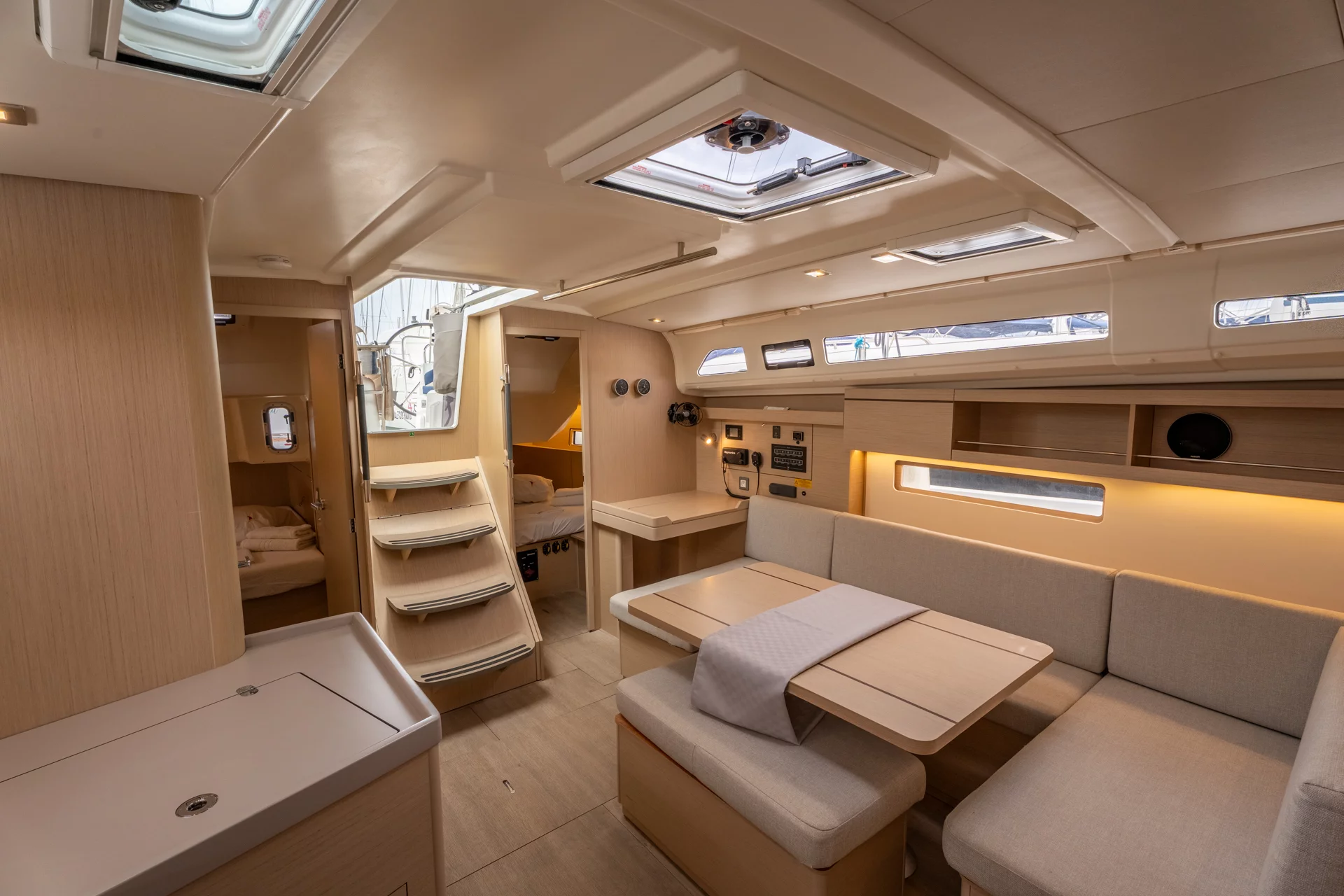 Oceanis 40.1 (Lyra - Comfort line) Dinette - 10