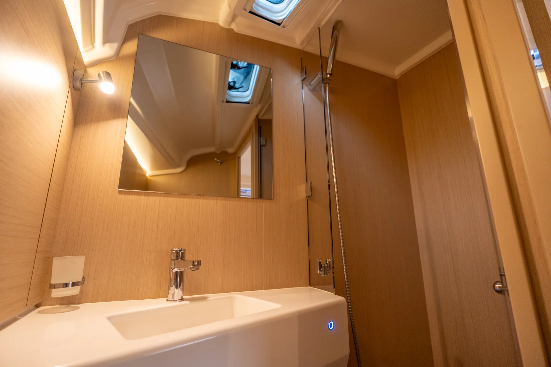 Oceanis 40.1 (Lyra - Comfort line) Toilet - 17