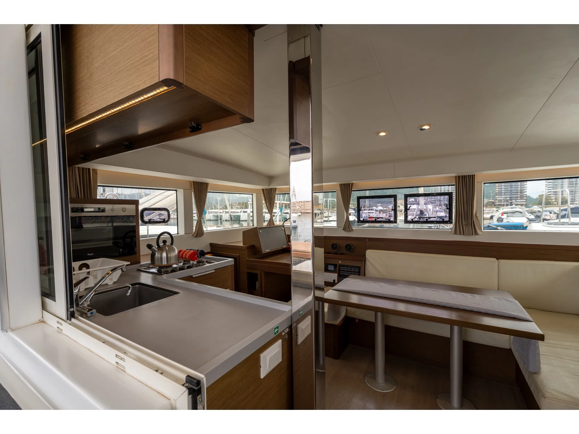 Lagoon 40 (Mascalzone Lametino - Standard line) Interior image - 12