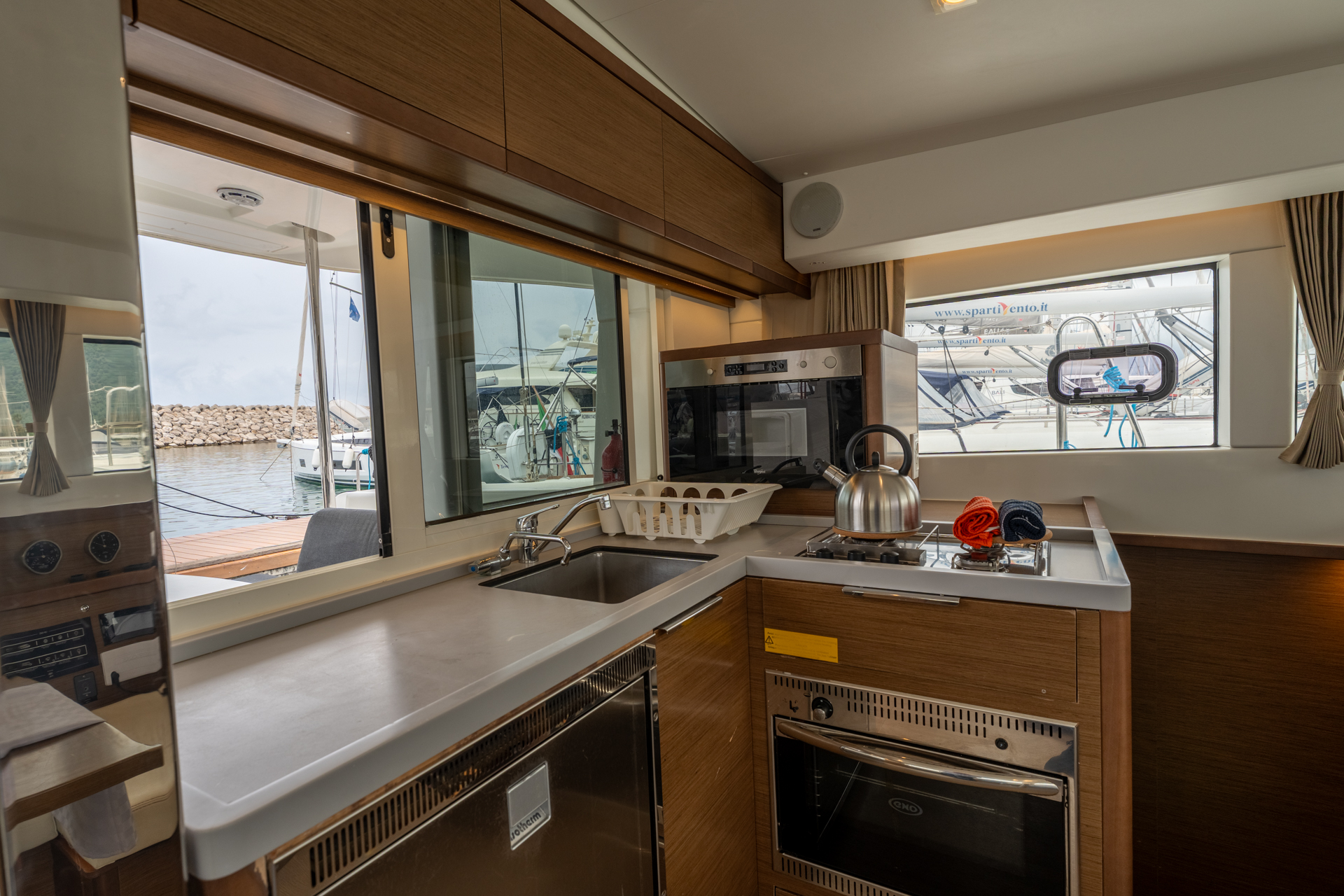 Photo #9 - Lagoon 40 (Mascalzone Lametino - Standard line) in Salerno - 24222