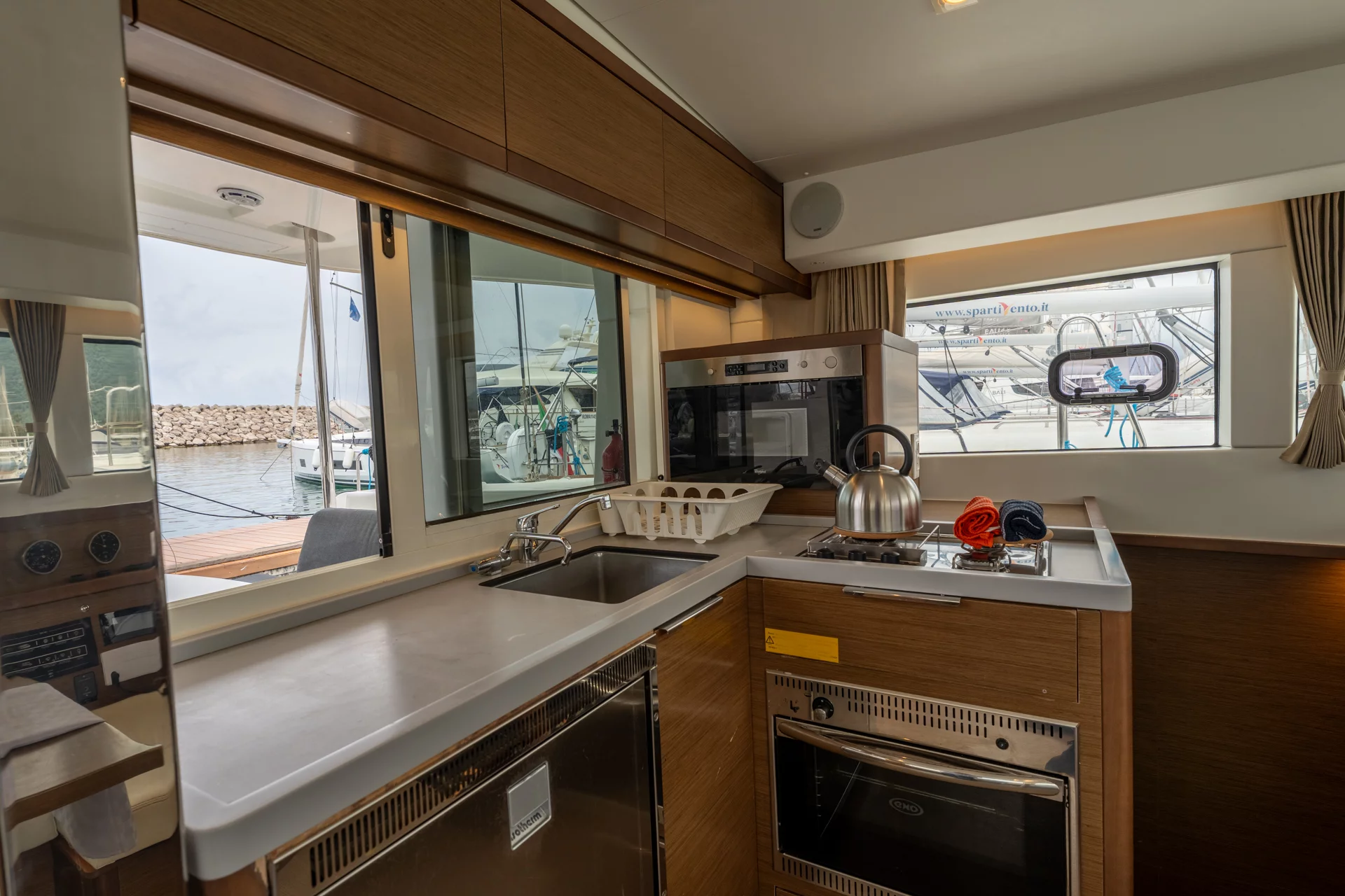 Lagoon 40 (Mascalzone Lametino - Standard line) Kitchen - 8
