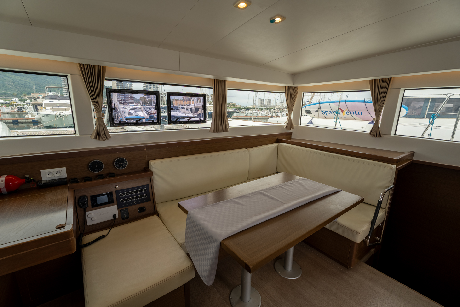 Photo #10 - Lagoon 40 (Mascalzone Lametino - Standard line) in Salerno - 24222