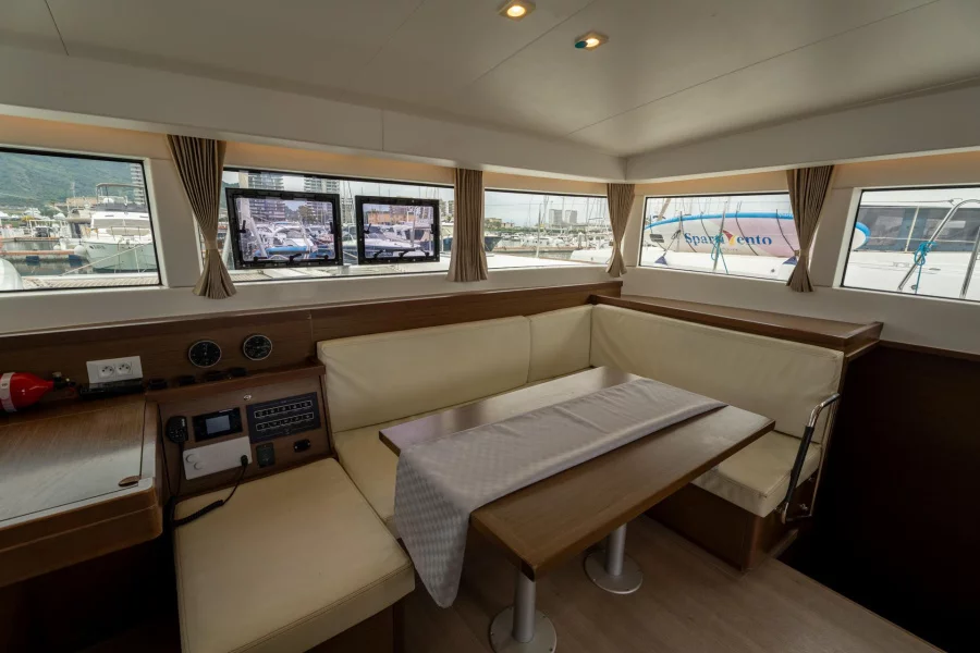 Lagoon 40 (Mascalzone Lametino - Standard line) Dinette - 9