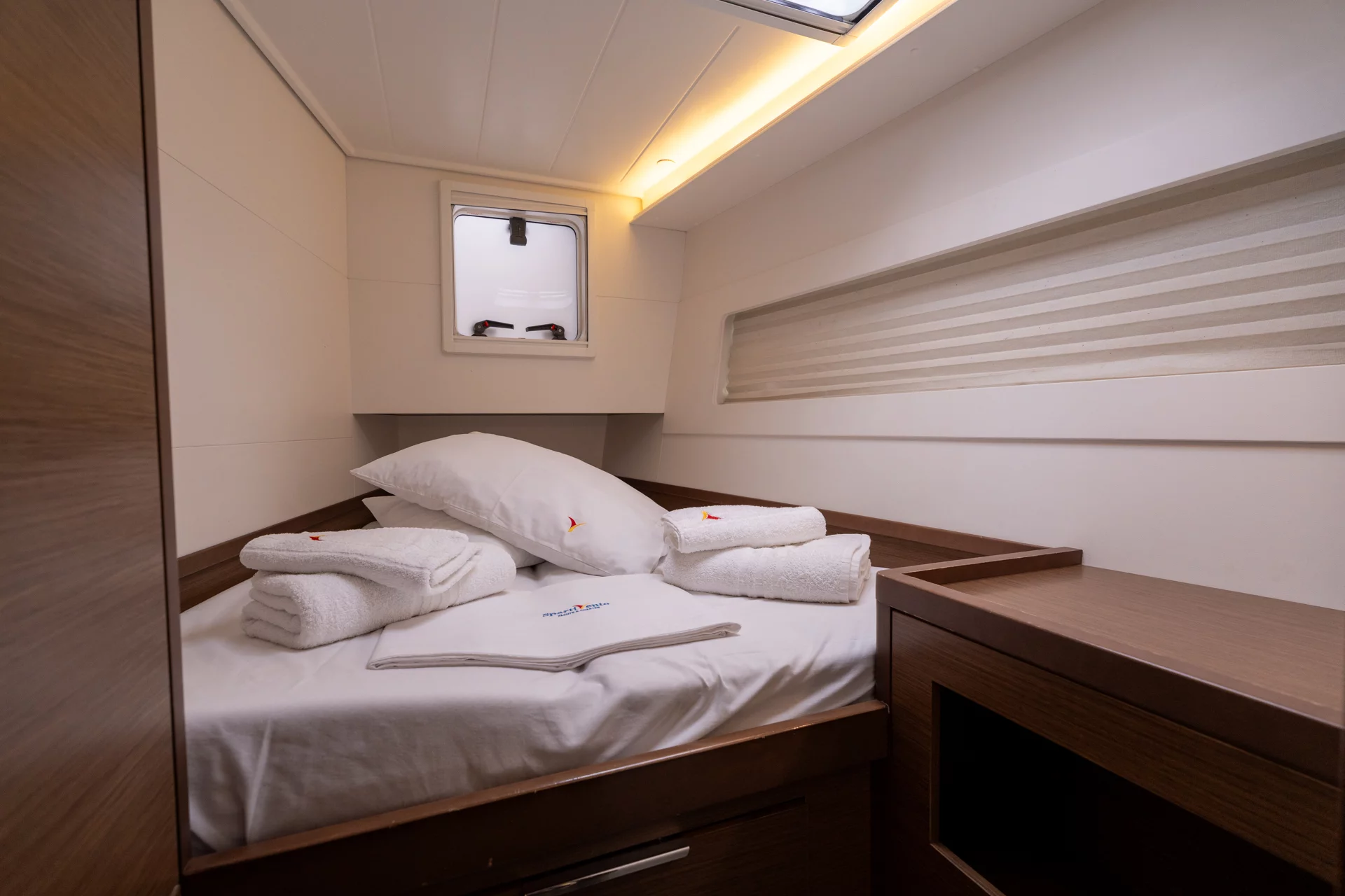 Lagoon 40 (Mascalzone Lametino - Standard line) Cabin - 15