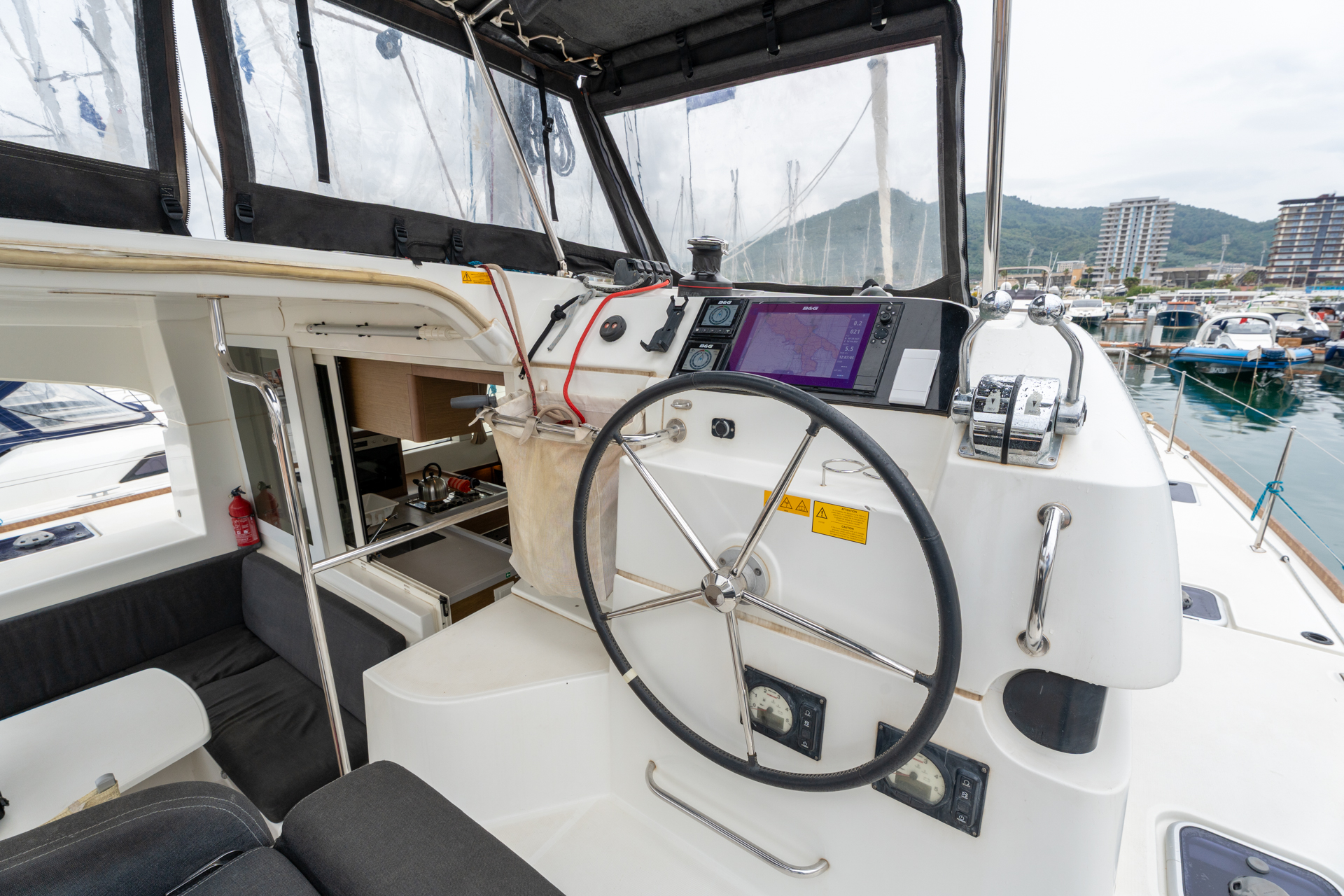 Photo #5 - Lagoon 40 (Mascalzone Lametino - Standard line) in Salerno - 24222