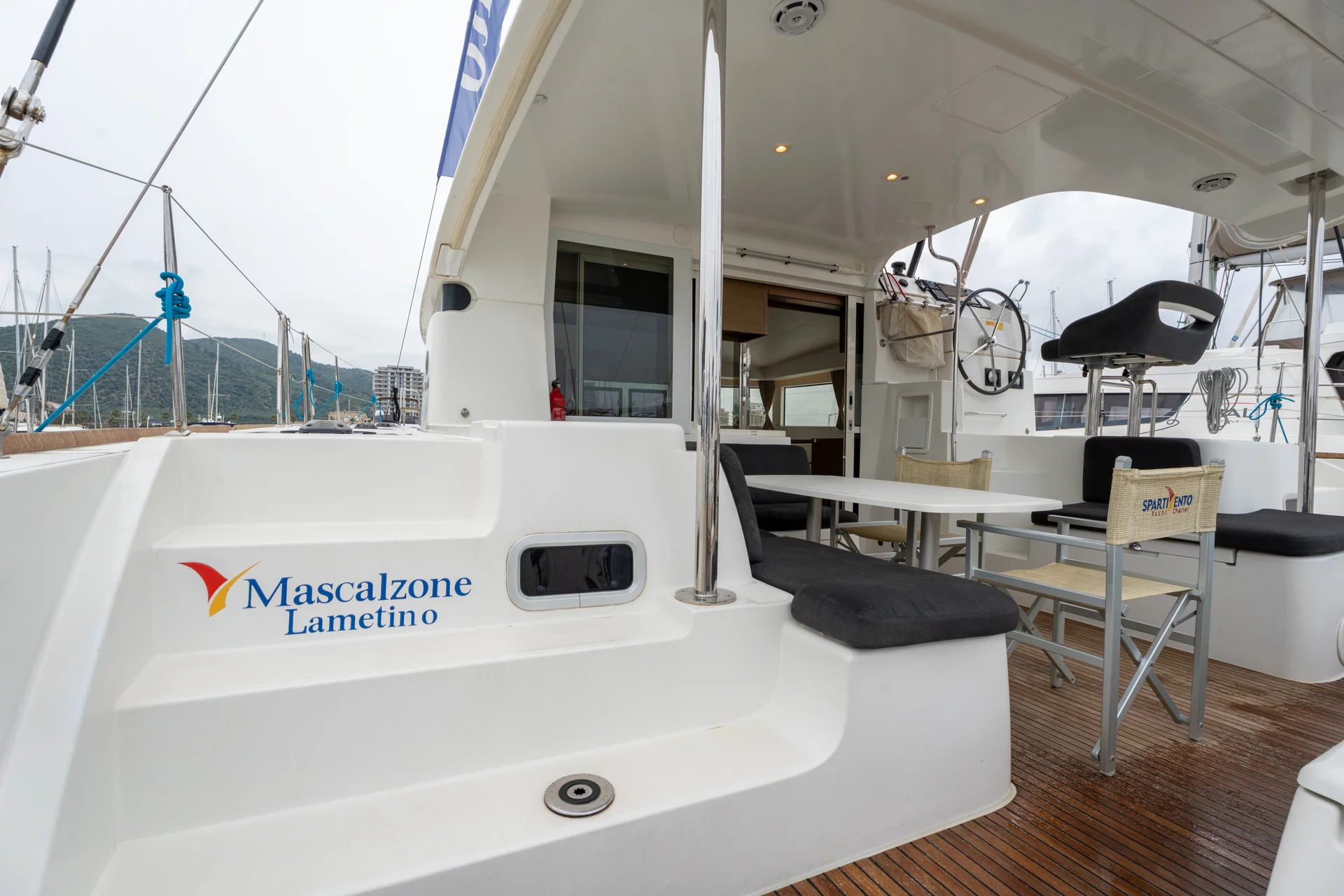 Lagoon 40 (Mascalzone Lametino - Standard line) Cockpit - 17