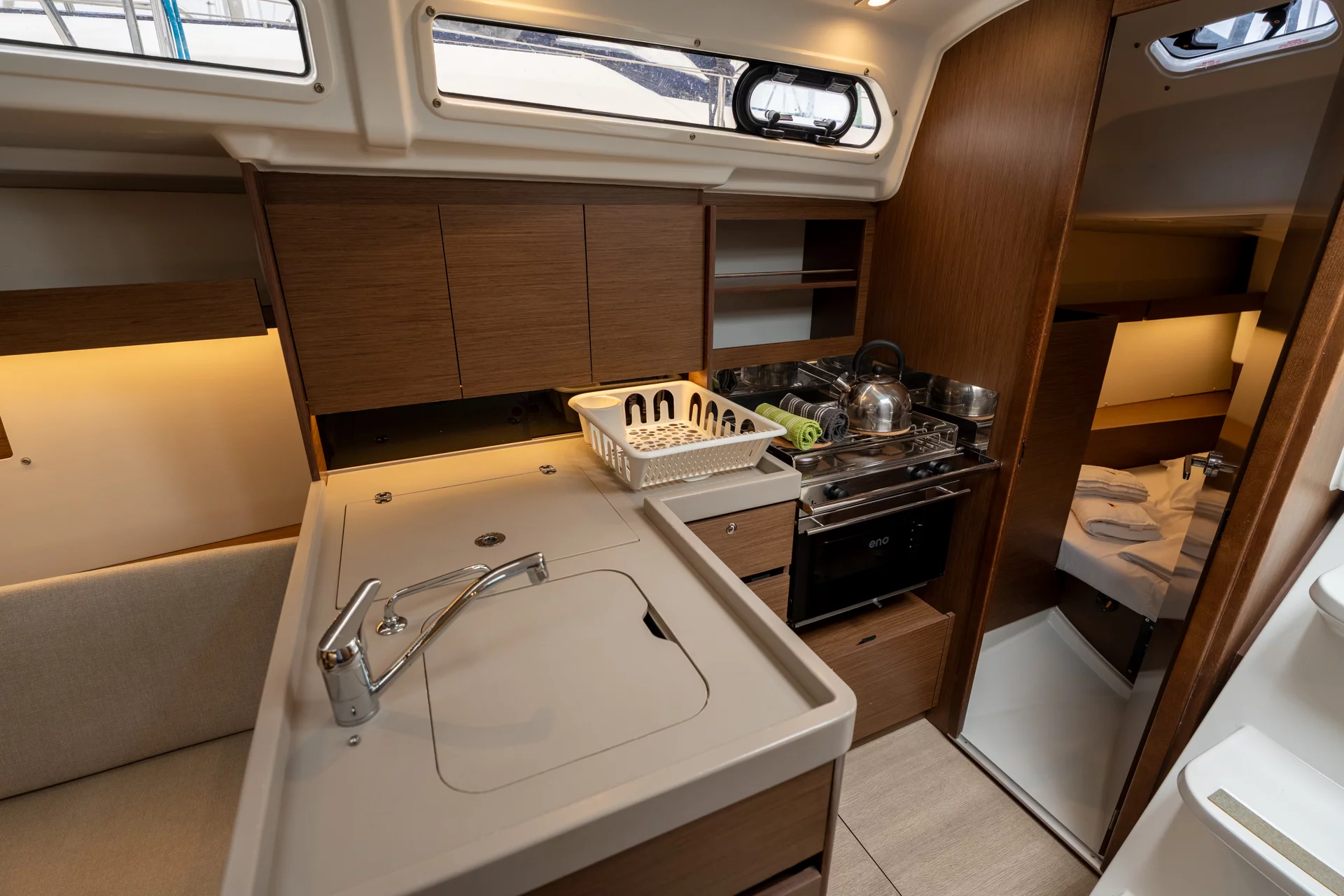 Oceanis 34.1 (Pluto - Comfort line) Kitchen - 7