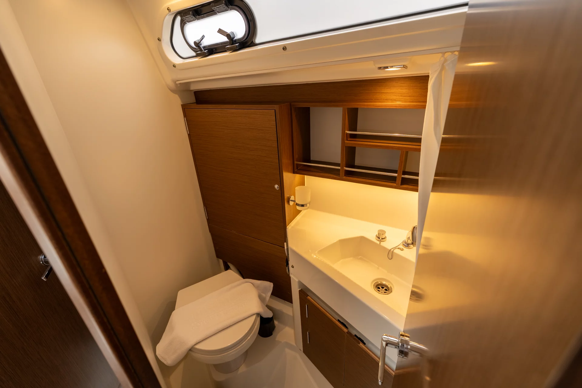 Oceanis 34.1 (Pluto - Comfort line) Toilet - 3