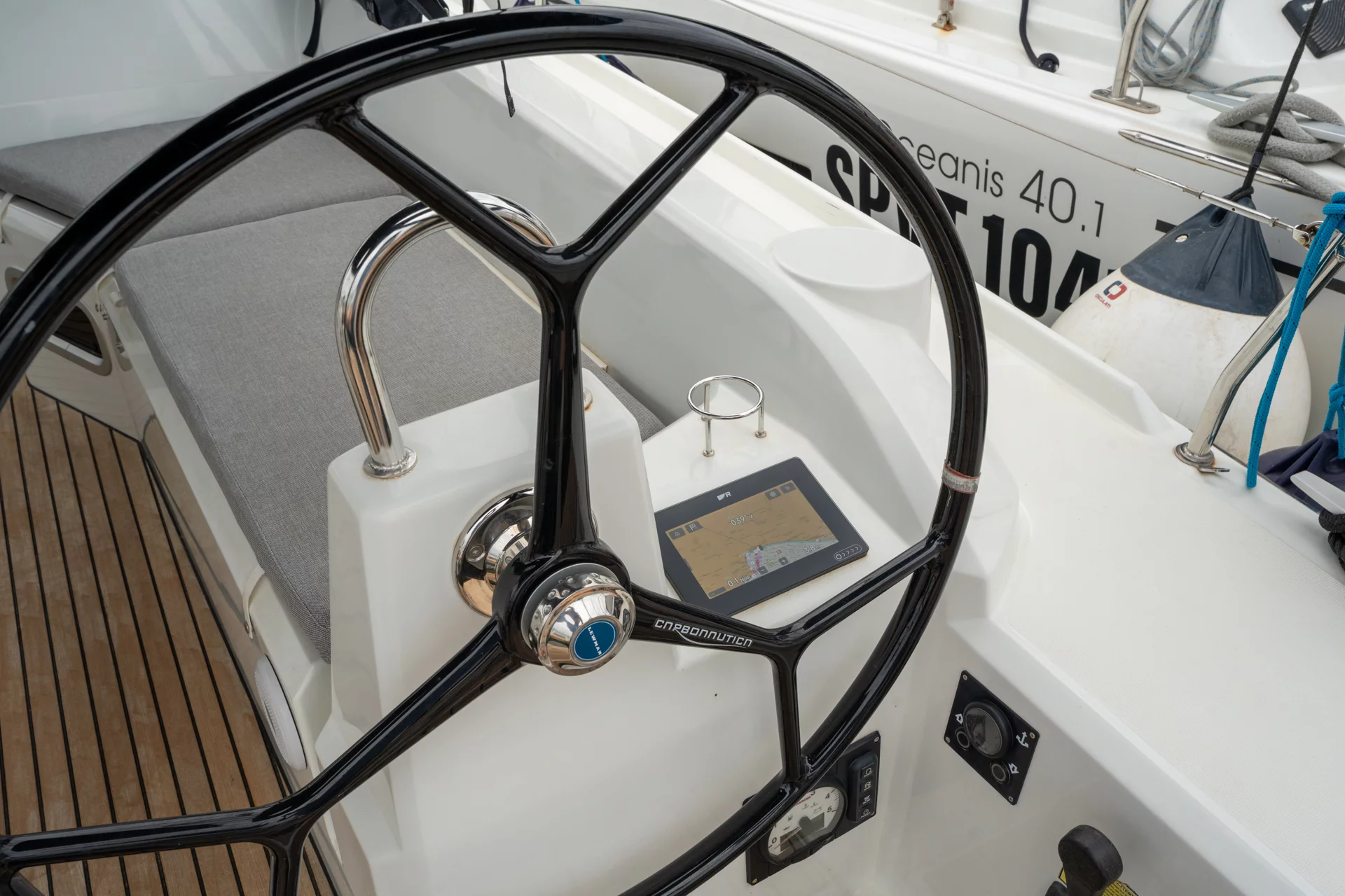 Oceanis 34.1 (Pluto - Comfort line) Exterior - 16