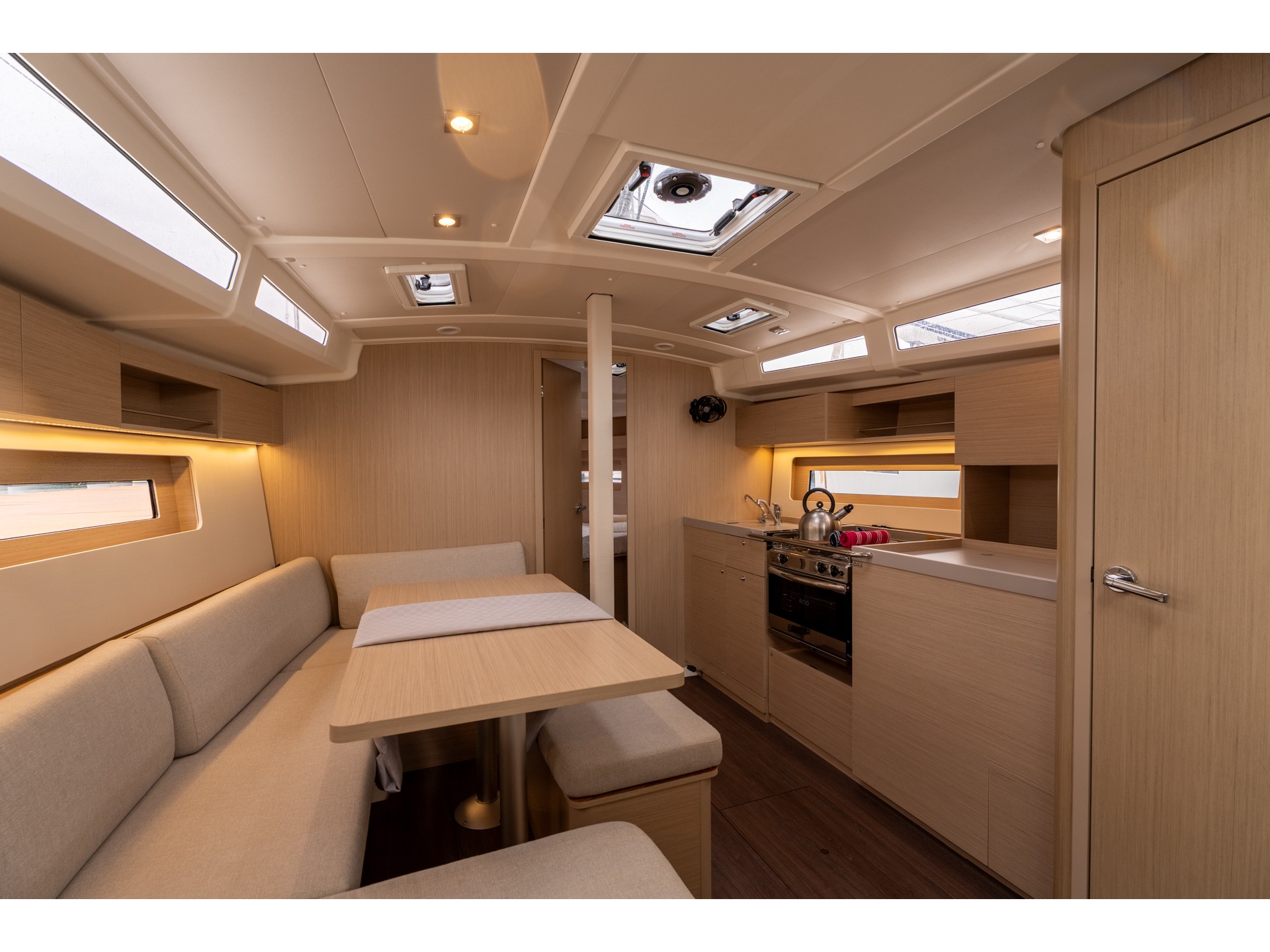 Photo #8 - Oceanis 37.1 - 3 cab 2 wc (Scilla - Comfort line) in Salerno - 11001