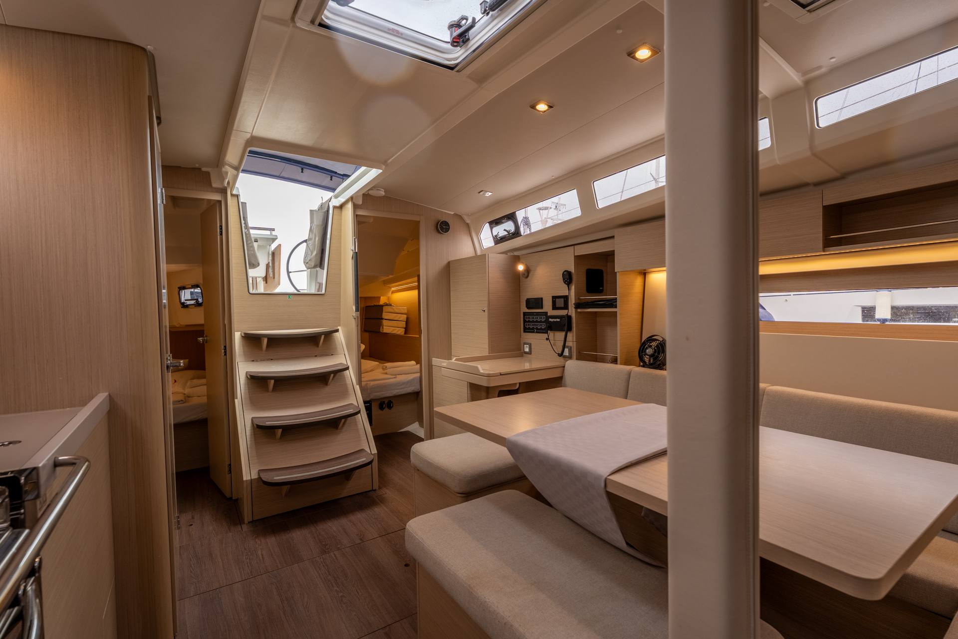 Photo #4 - Oceanis 37.1 - 3 cab 2 wc (Scilla - Comfort line) in Salerno - 11001