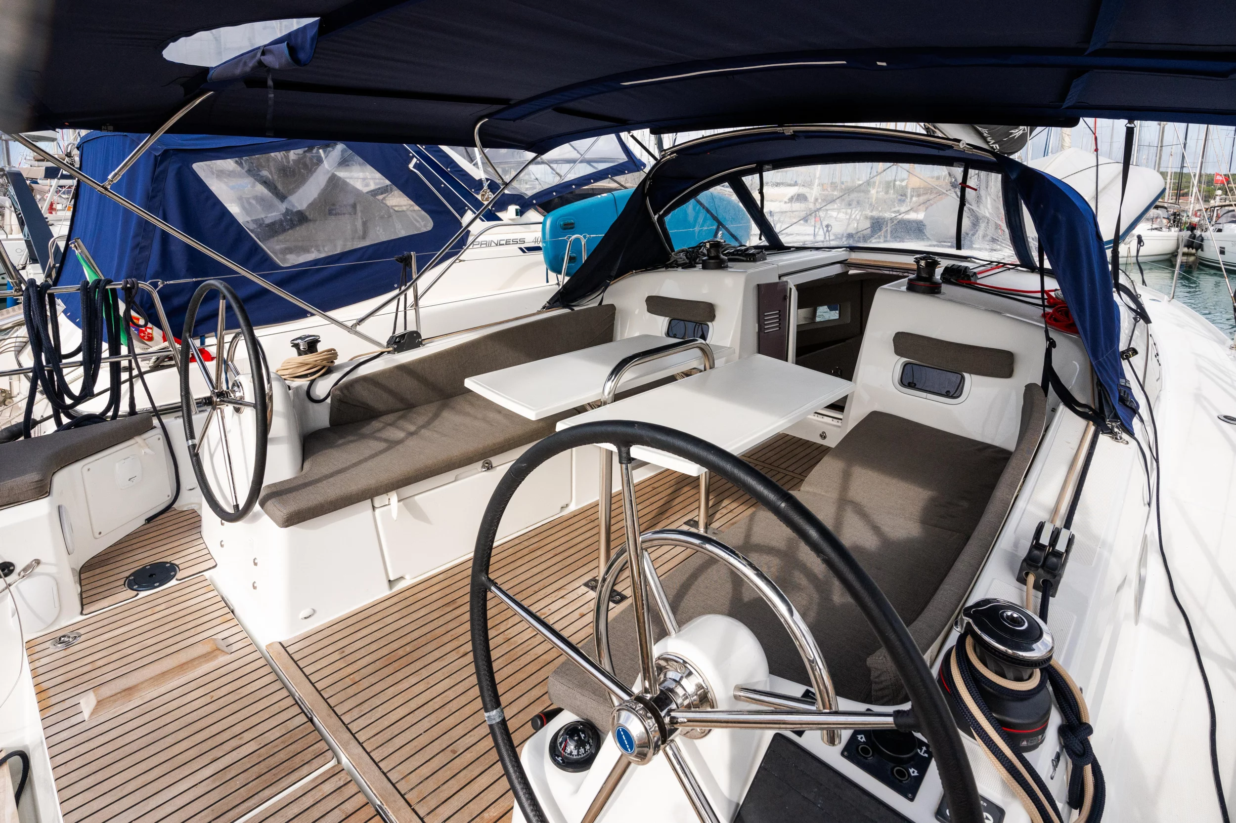 Sun Odyssey 380 (Phoenix - Comfort line) Exterior - 14