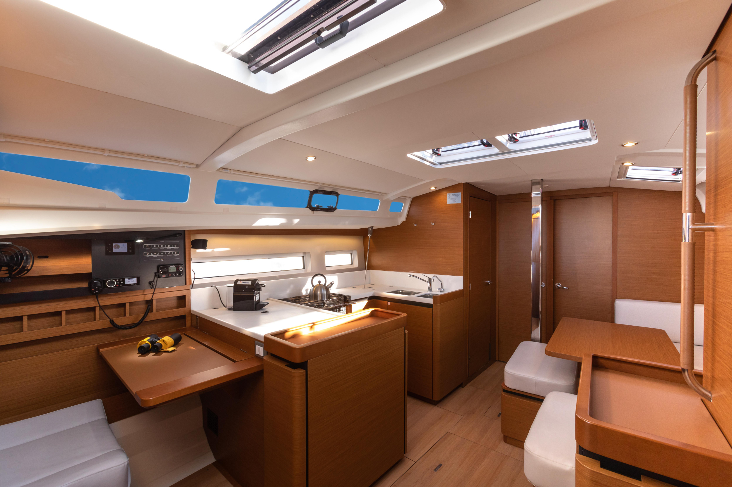 Photo #11 - Sun Odyssey 440 (Vittoria - Standard line) in Capo d'Orlando - 25311